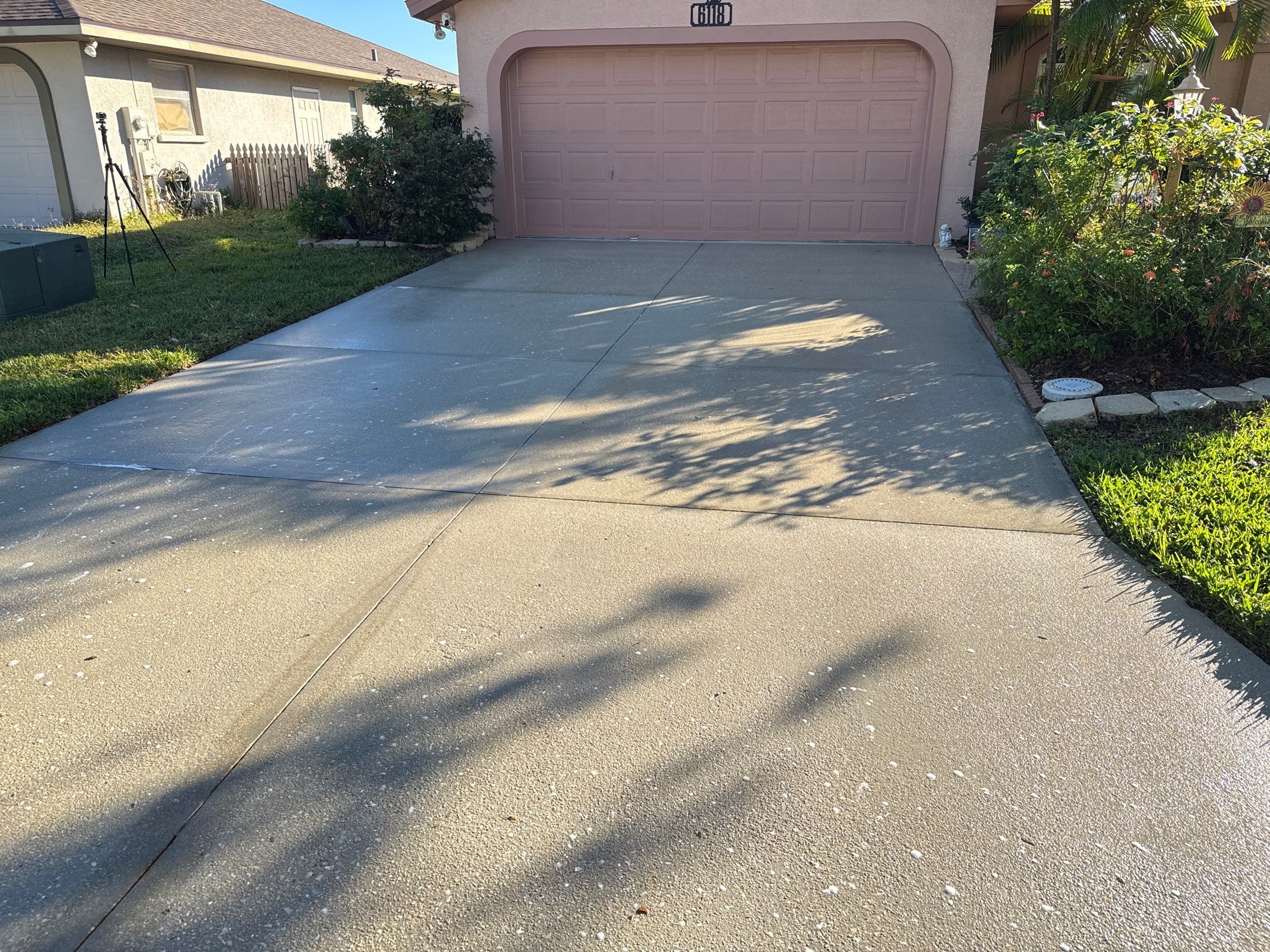 Concrete Driveway, Entryway, Flowerbed Curbing & Statue Cleaning in Heather Glen, Palmetto, FL | Sunshine AquaWash by Sunshine AquaWash