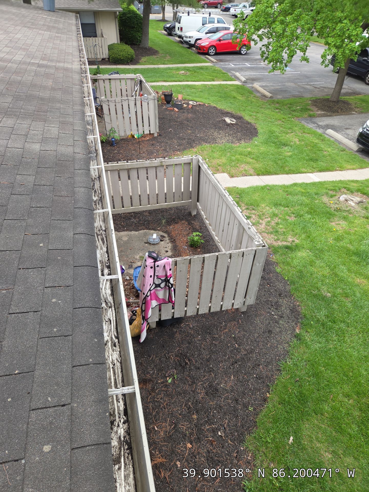 Commercial gutter cleaning Indianapolis after photo with clean gutters
