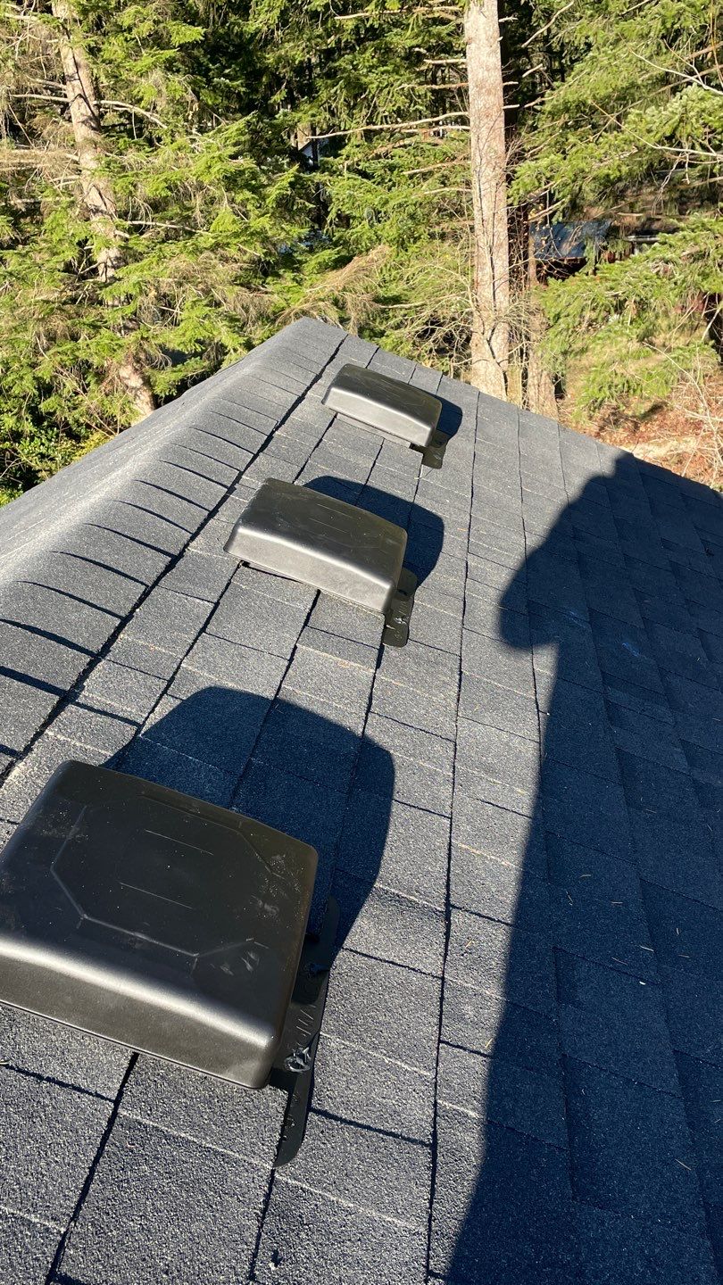 Residential Roofing Installation using OC Oakridge shingles by Top Notch Roofing Inc