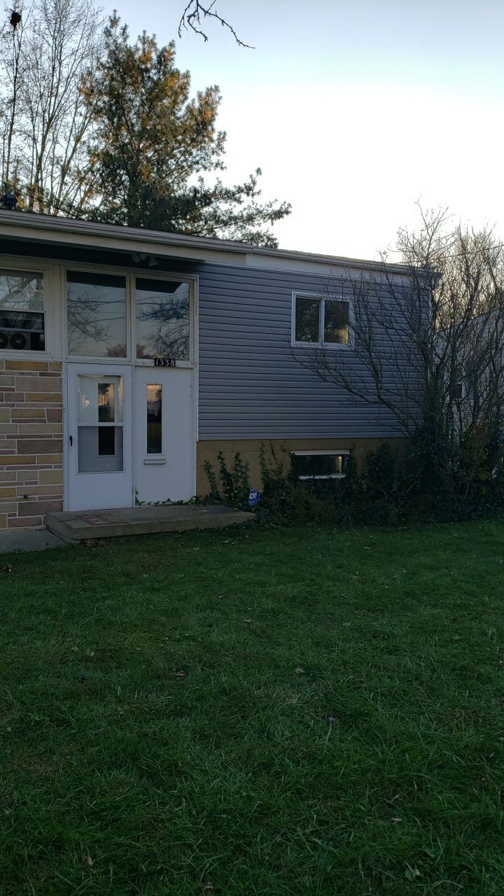 Brand: Atlas Pinnacle Color: Pristine Scotchgard Pweter Drip: White by Eagle Eye Roofing