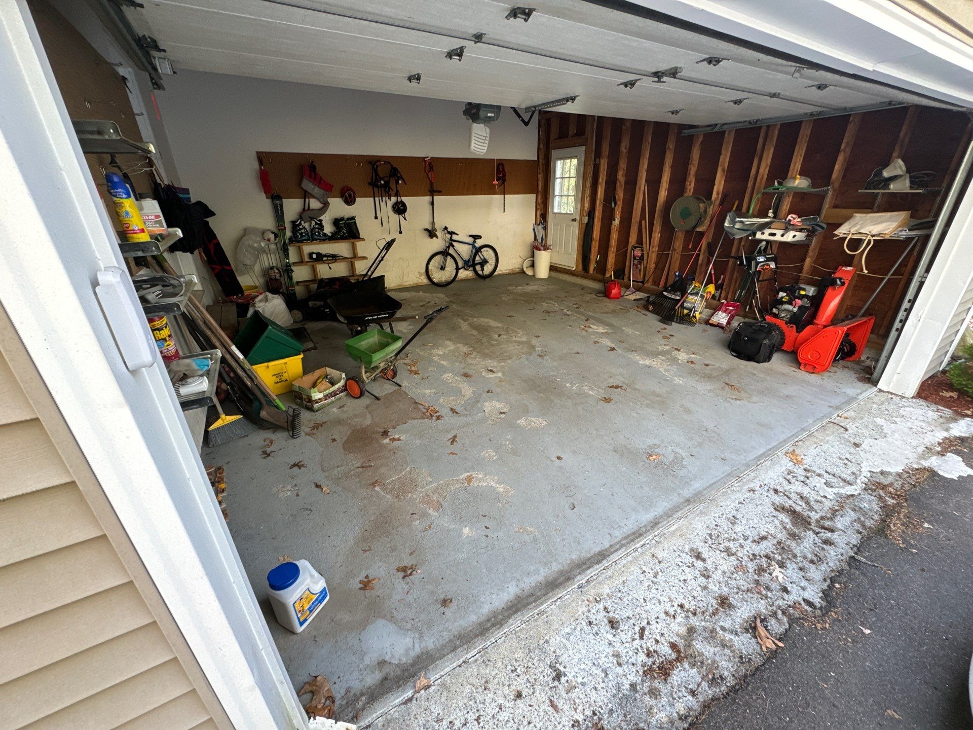 Garage in Nashua, NH 03062 by Symphony Concrete Coatings