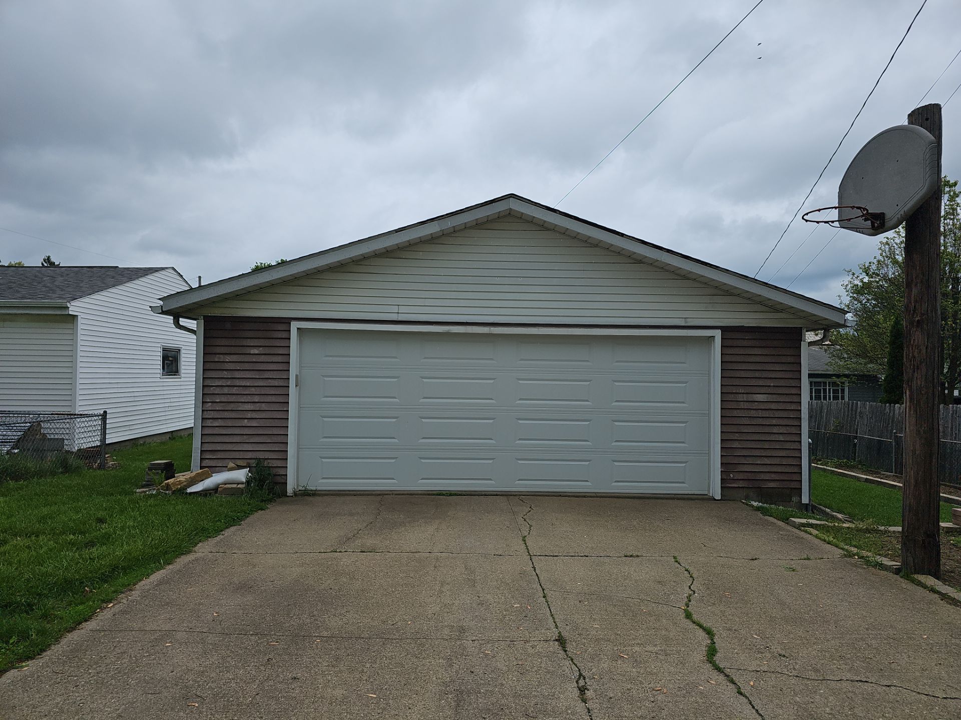 New Philadelphia Ohio Shingle Roof and Siding Installation by Pine Ridge Roofing LLC