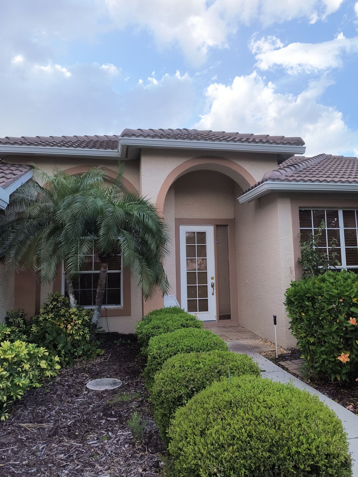 7 inch seamless gutters using K-Style Seamless Gutters in Sarasota FL by Gutter Professors