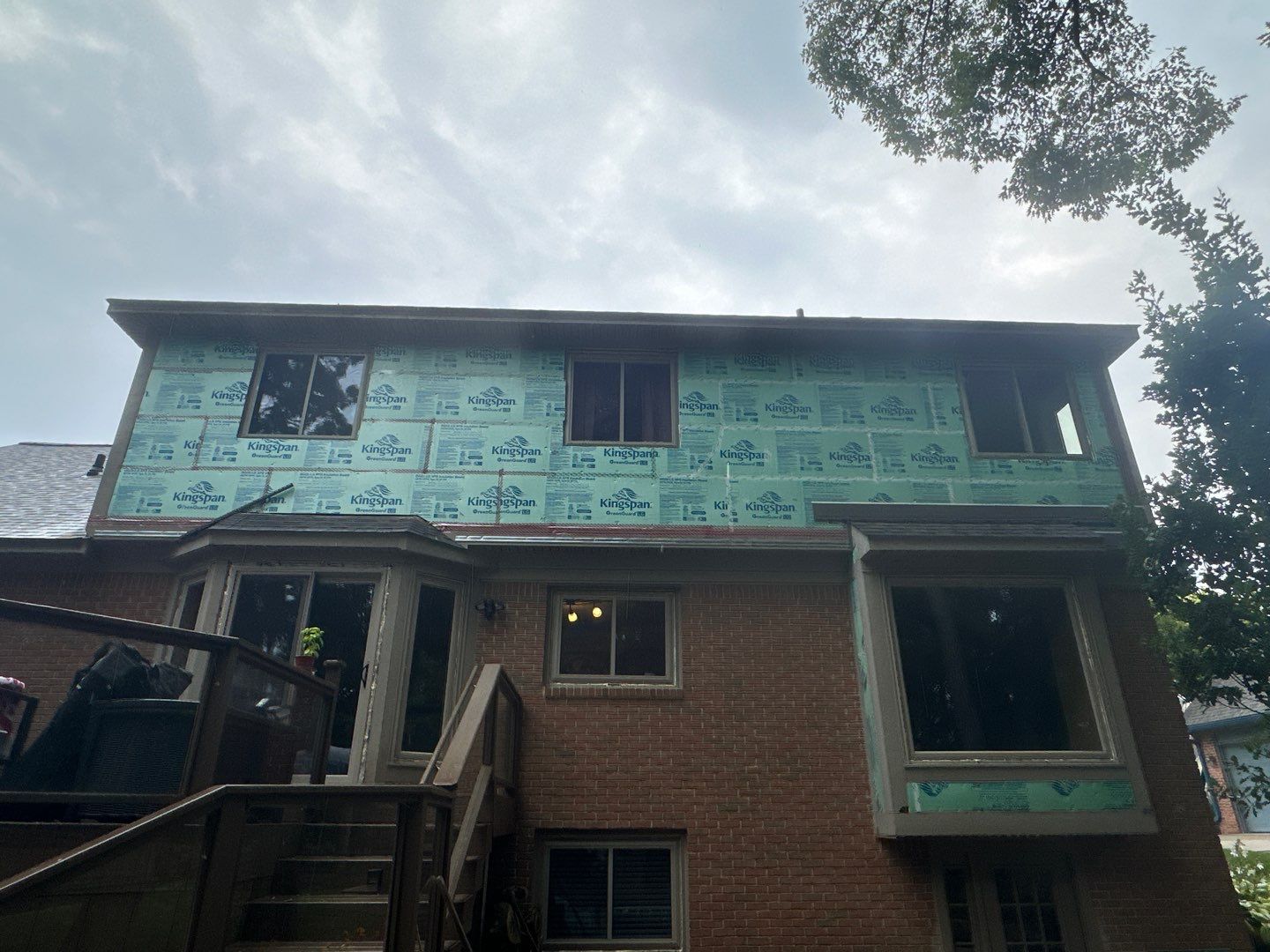 Roof Replacement using Owens Corning Peppercorn and Siding Replacement using Ascend Charcoal Smoke by 180 Contractors