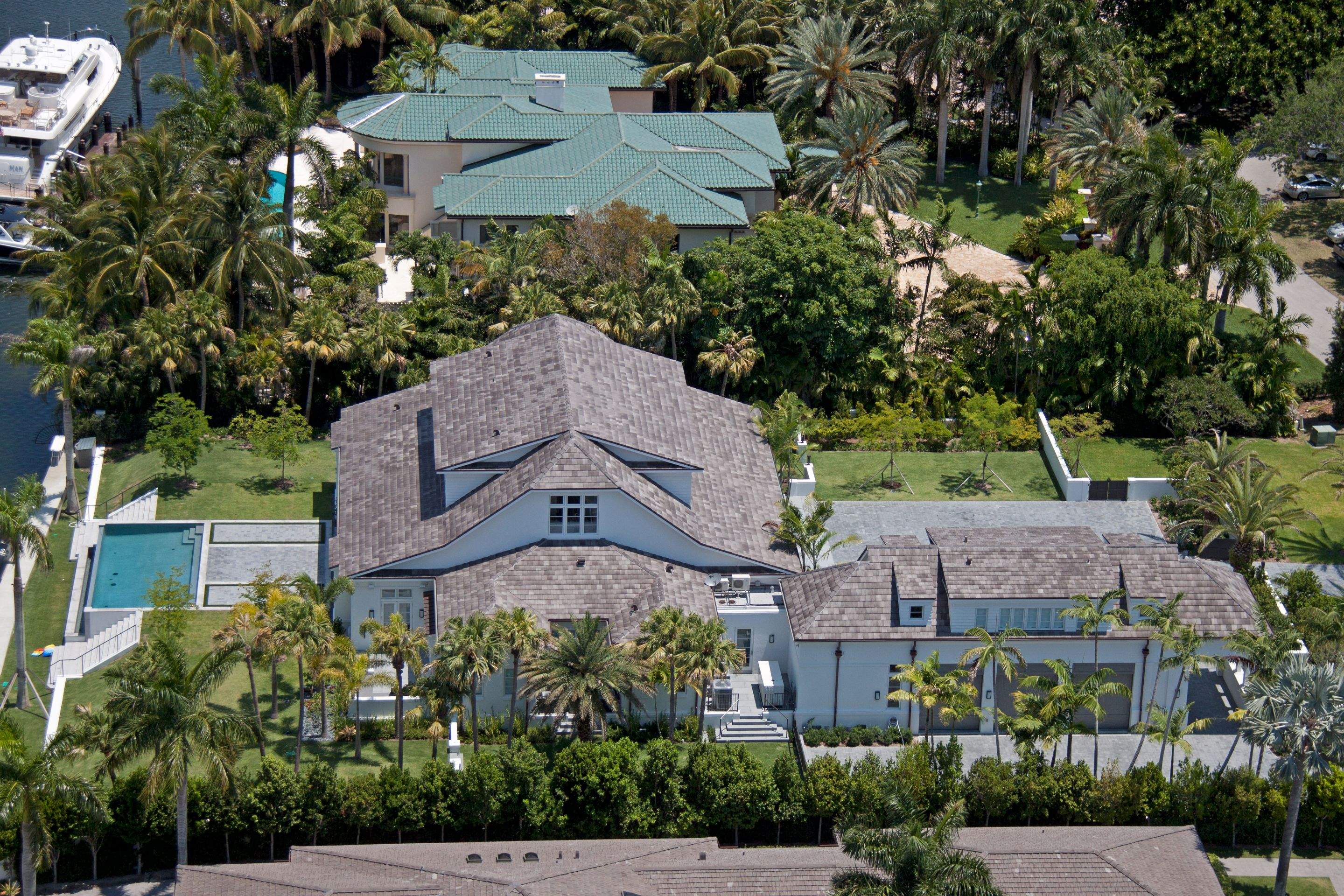 Ludowici - LudoShake - Earth Gray by Istueta Roofing
