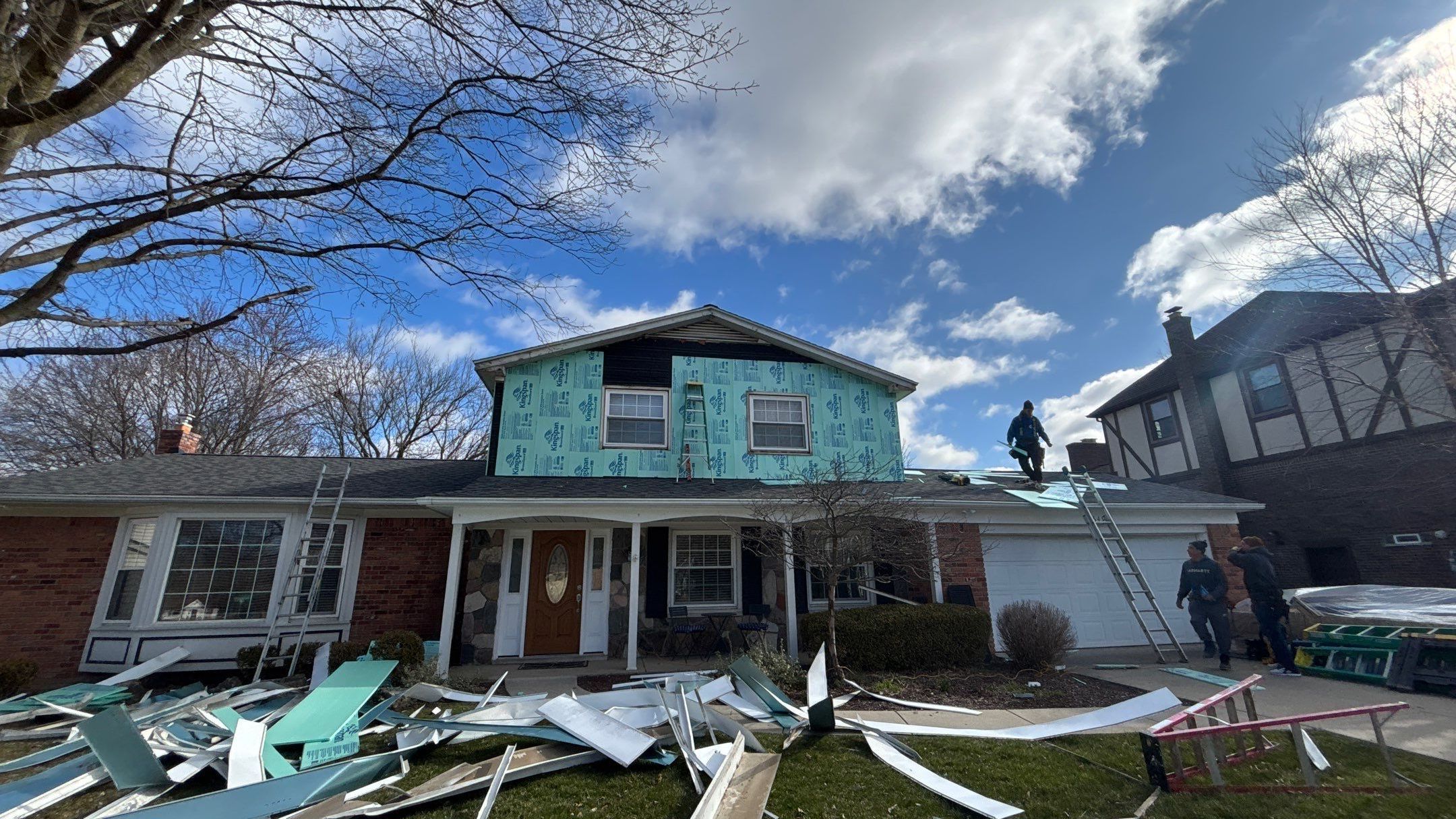 Siding Replacement using Alside Charcoal Smoke and Roof Replacement using Owens Corning Peppercorn by 180 Contractors