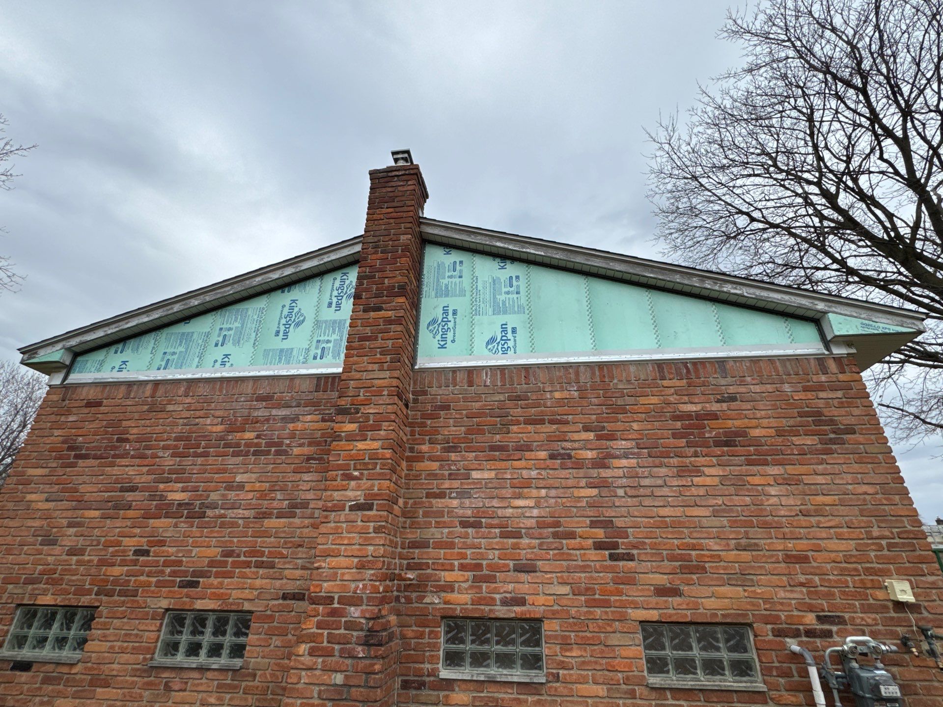 Siding Replacement using Alside Charcoal Smoke and Roof Replacement using Owens Corning Peppercorn by 180 Contractors