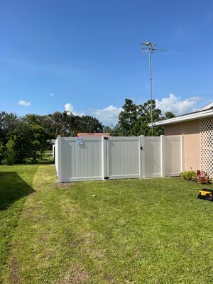 North Port, FL 6ft. White Vinyl Privacy Fence