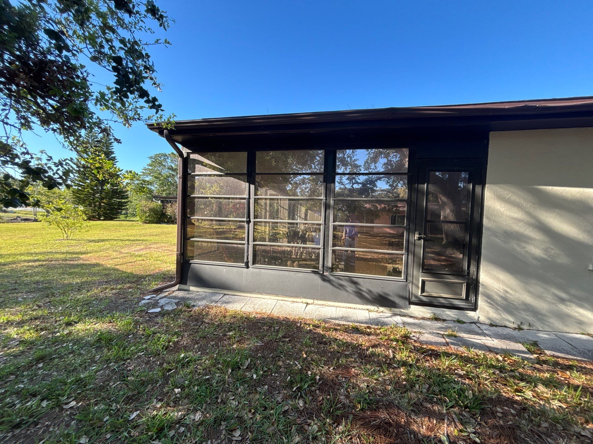 6 Inch Seamless Gutters using Musket Brown Seamless Gutters in Sarasota FL by Gutter Professors