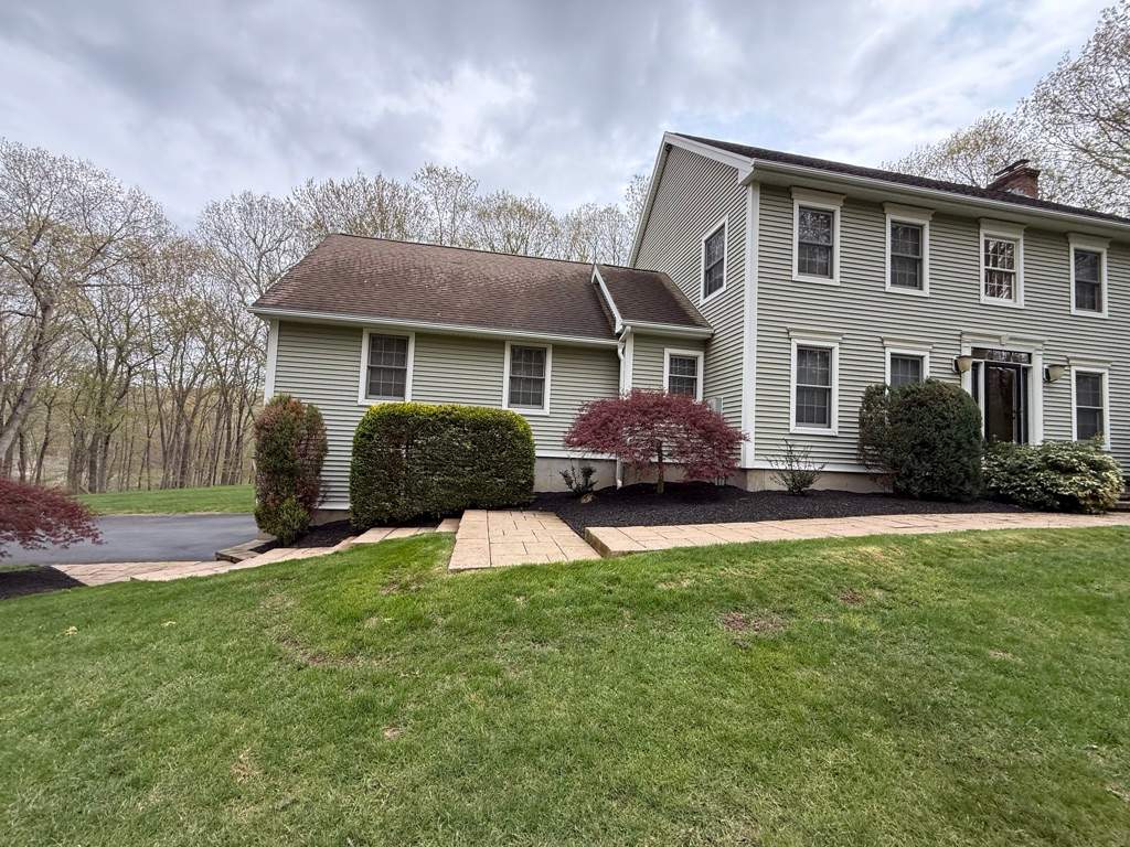 Homeowners in East Hampton, CT get a new roof by DiGiorgi by DiGiorgi Roofing and Siding Inc