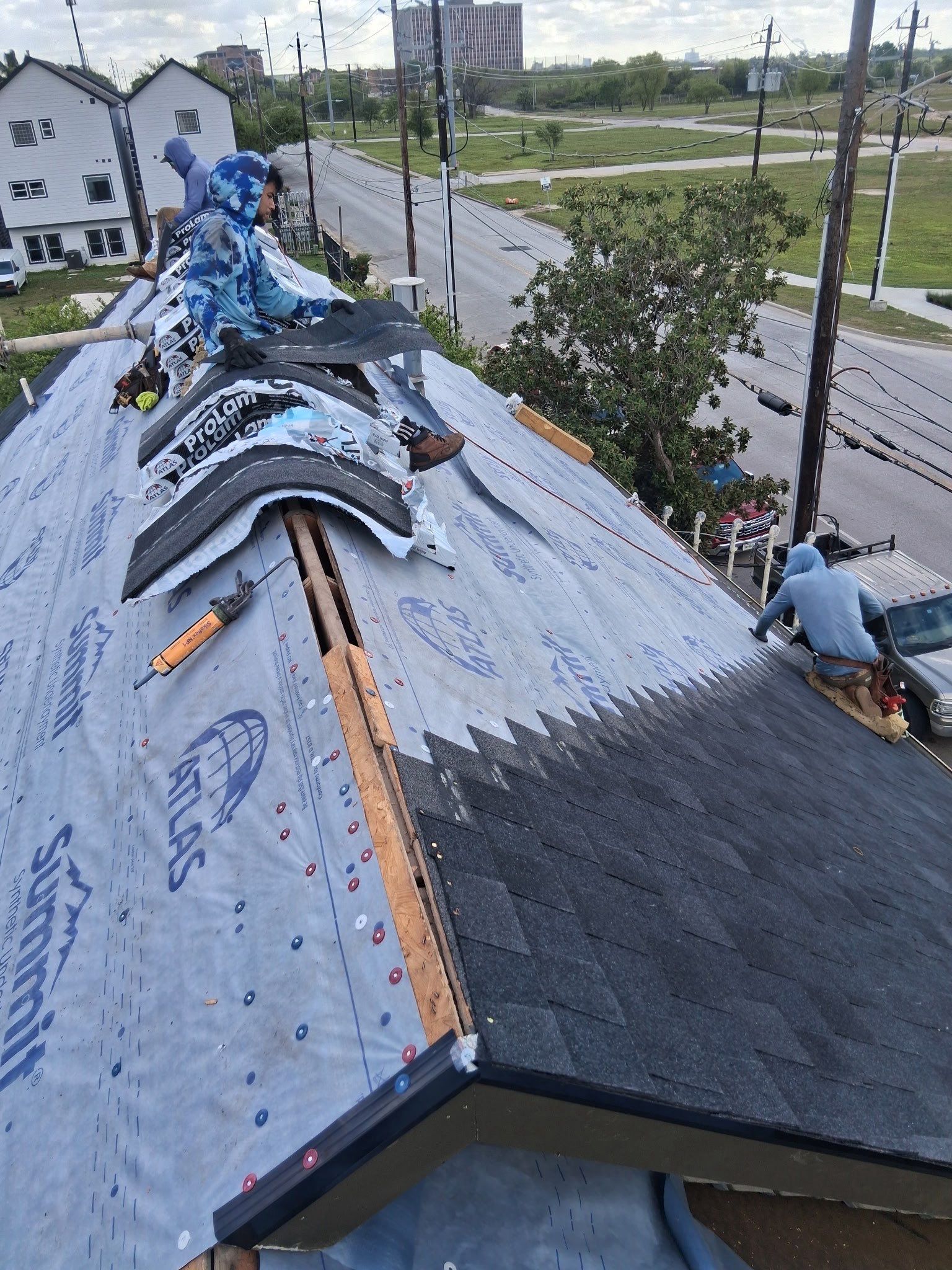 Houston Roof Installation using Atlas Pinnacle Pristine by Modern BYLT Roofing & Construction