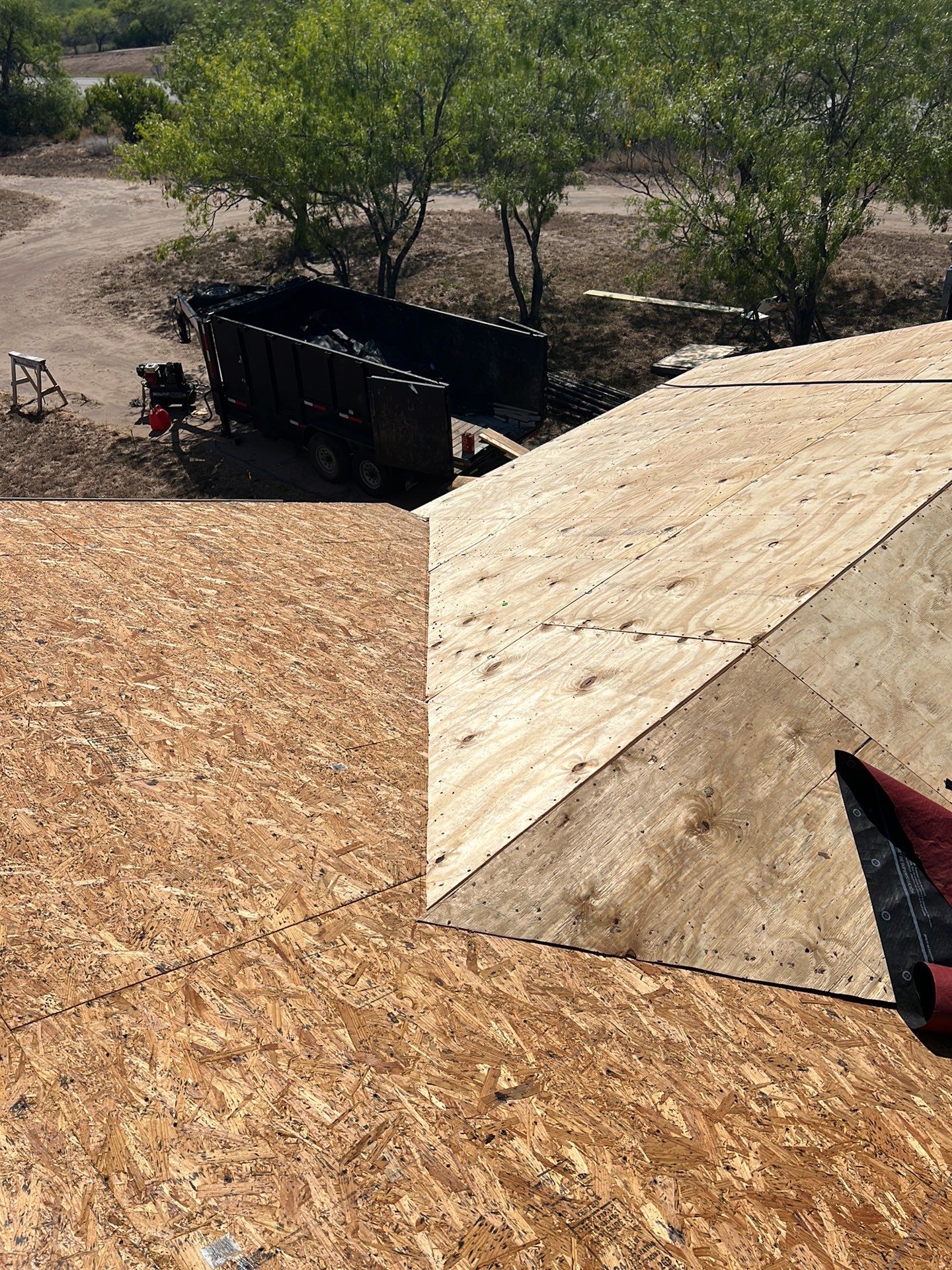 Front Porch Sitt'n by Bayfront Roofing and Construction