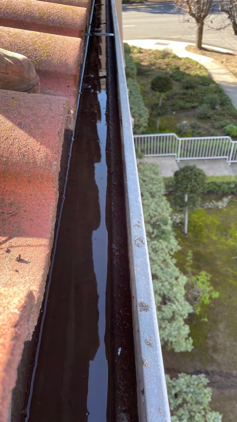 12-Unit HOA Gutter Cleaning in San Jose by All One Solar Shine