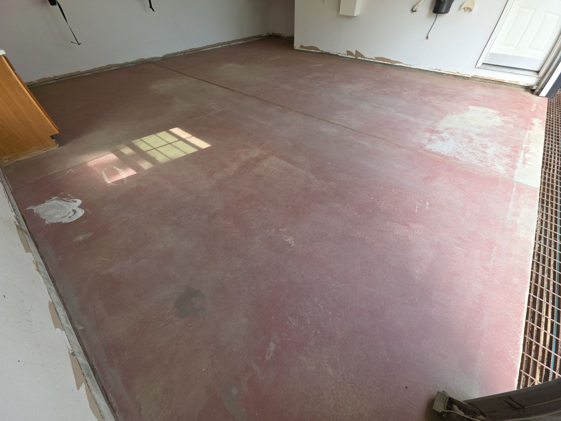 Spokane Garage Floor Transformation Using Hybrid Quartzite Flake by Croc Coatings, LLC