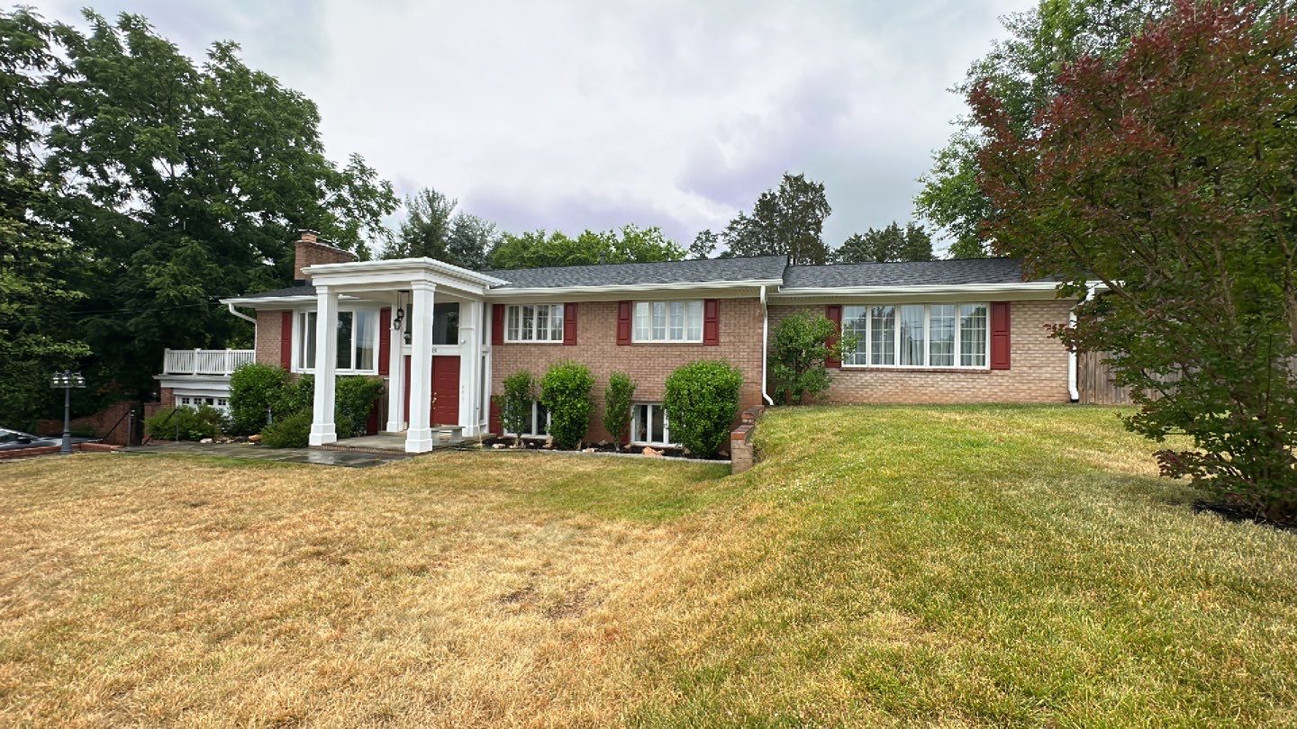 Manassas: CertainTeed Landmark Pro Designer Shingles in Max Def Moire Black by RM Banning, Inc.