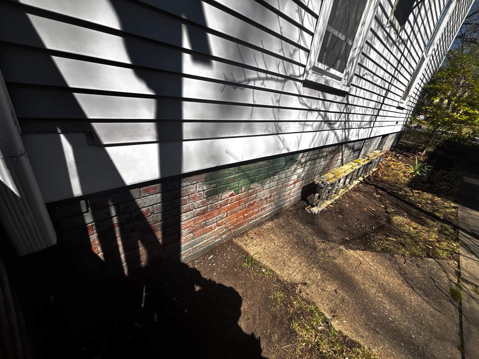 Vinyl Siding Repair - Edwardsville, IL  by Legendary Services Company LLC.