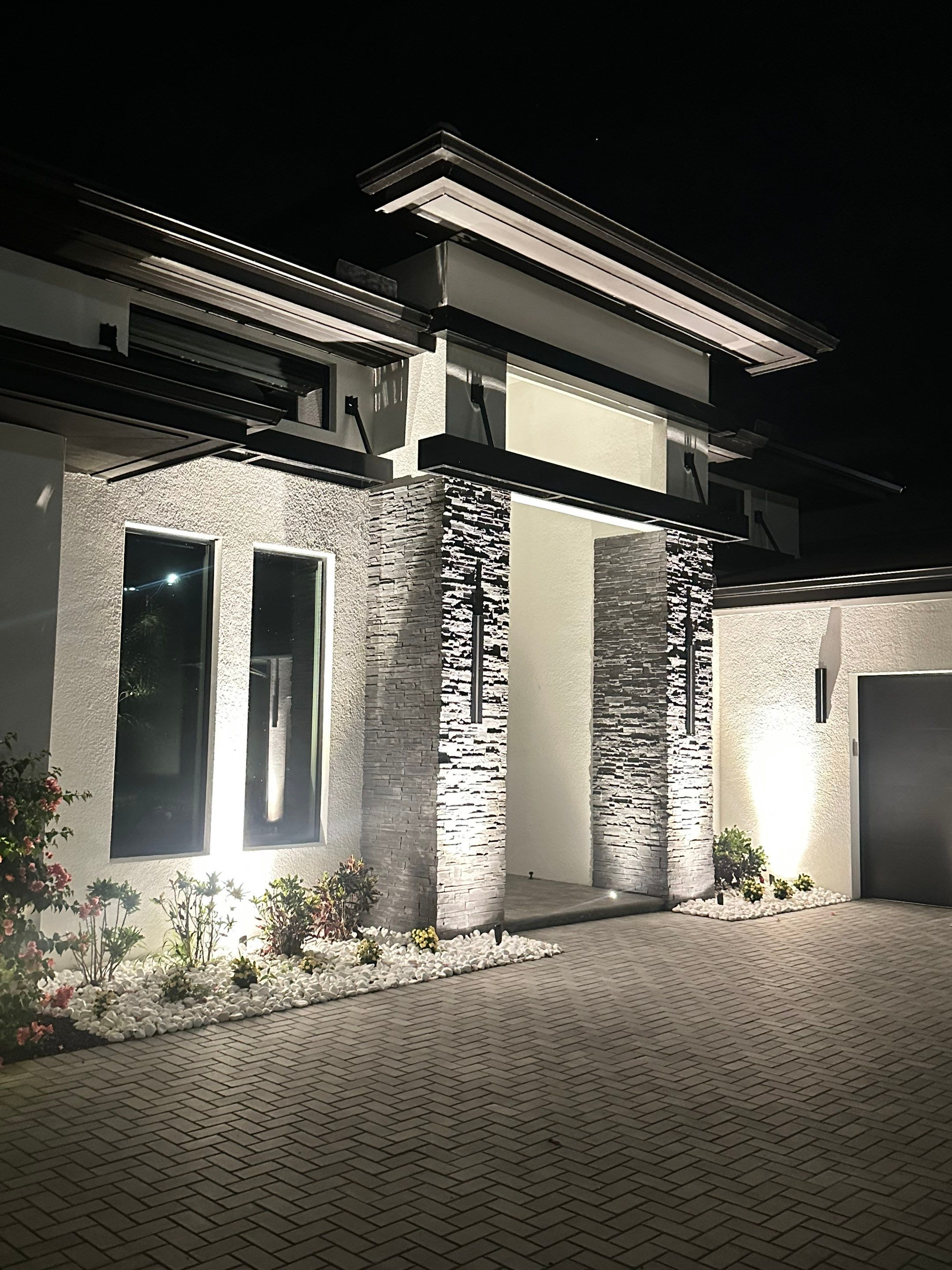 Modern Architectural and Landscape Lighting Installation in Sarasota by Illuminate Landscape Designs