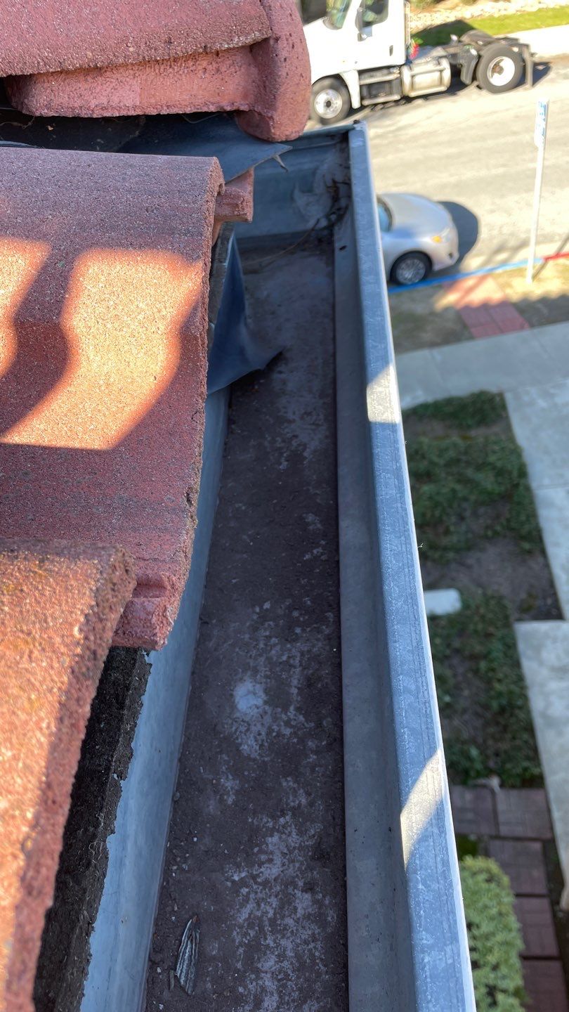 12-Unit HOA Gutter Cleaning in San Jose by All One Solar Shine