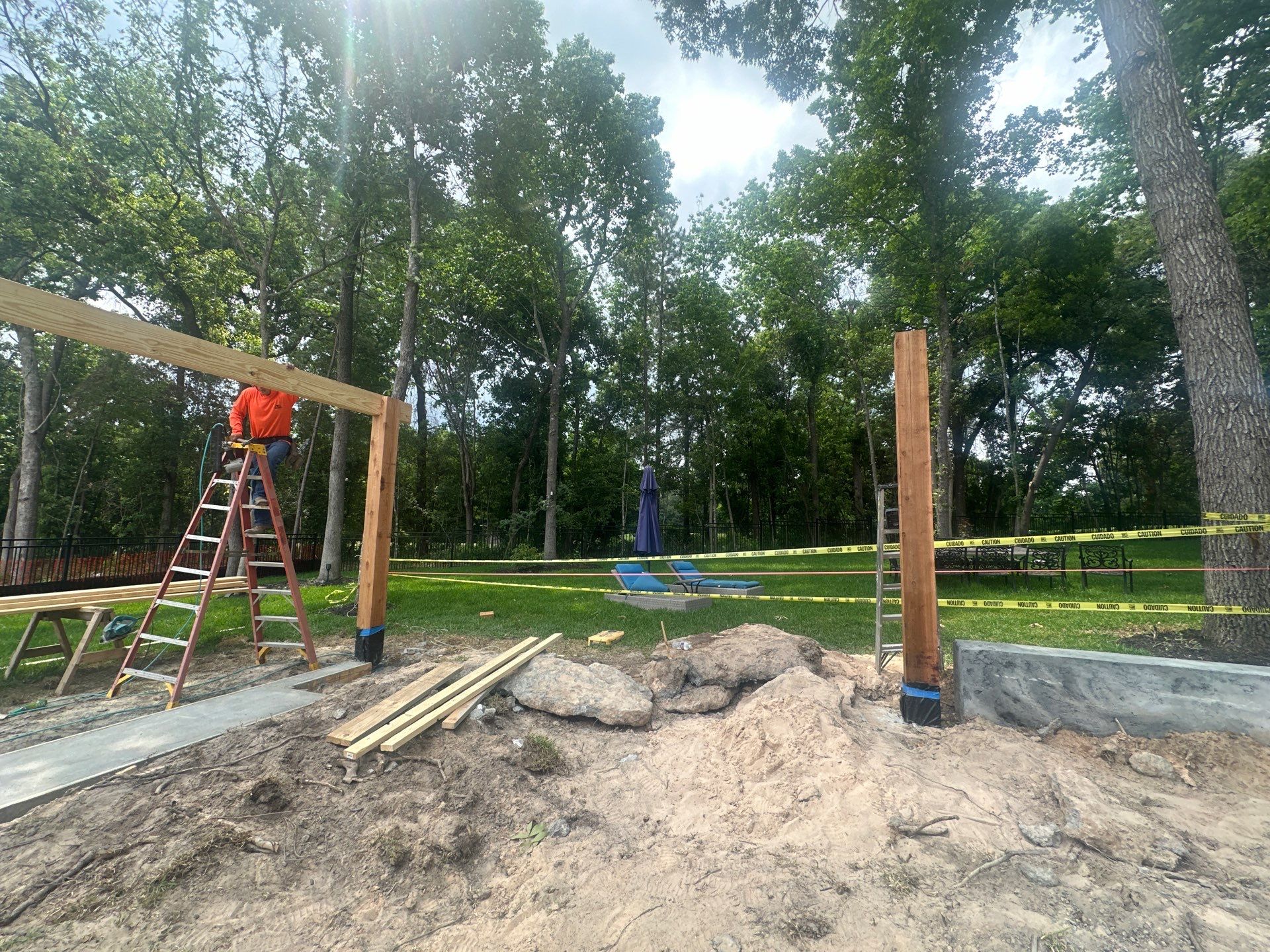 Modern Patio Cover and Kitchen in Montgomery by SophAlx LLC