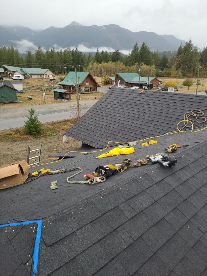 Residential Roofing Installation using OC Oakridge shingles by Top Notch Roofing Inc