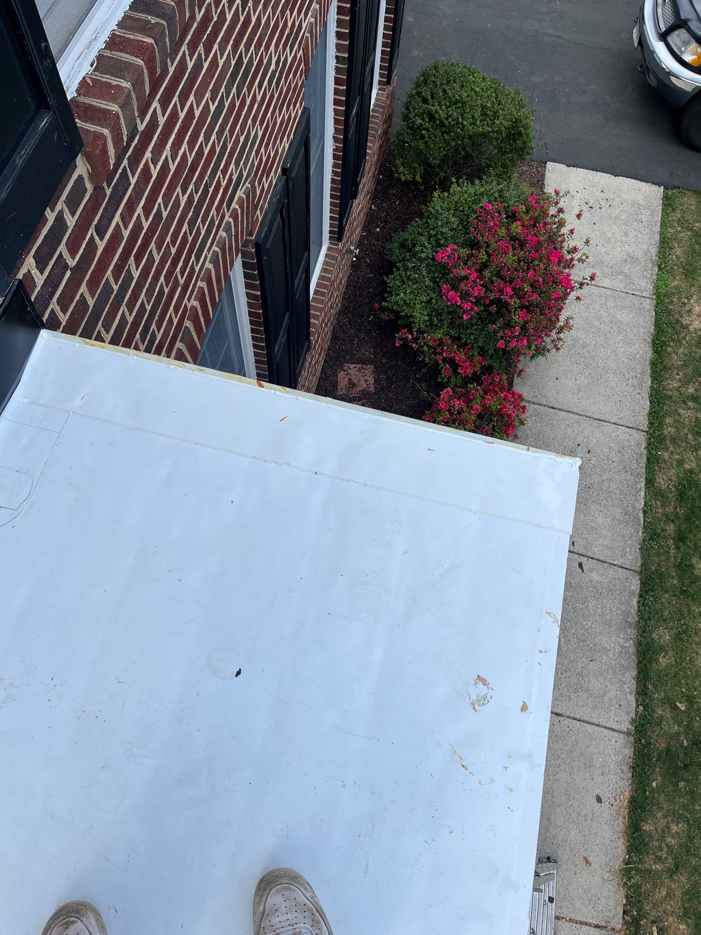 Springfield: CertainTeed Landmark Pro Designer Shingles in Max Def Charcoal Black by RM Banning, Inc.