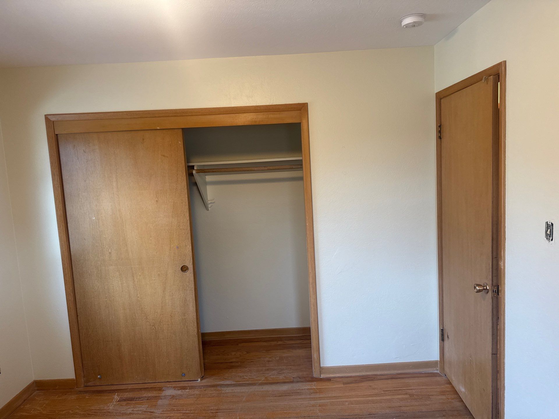 Full Interior Repaint to put the house up for sale by Midwest Paint LLC