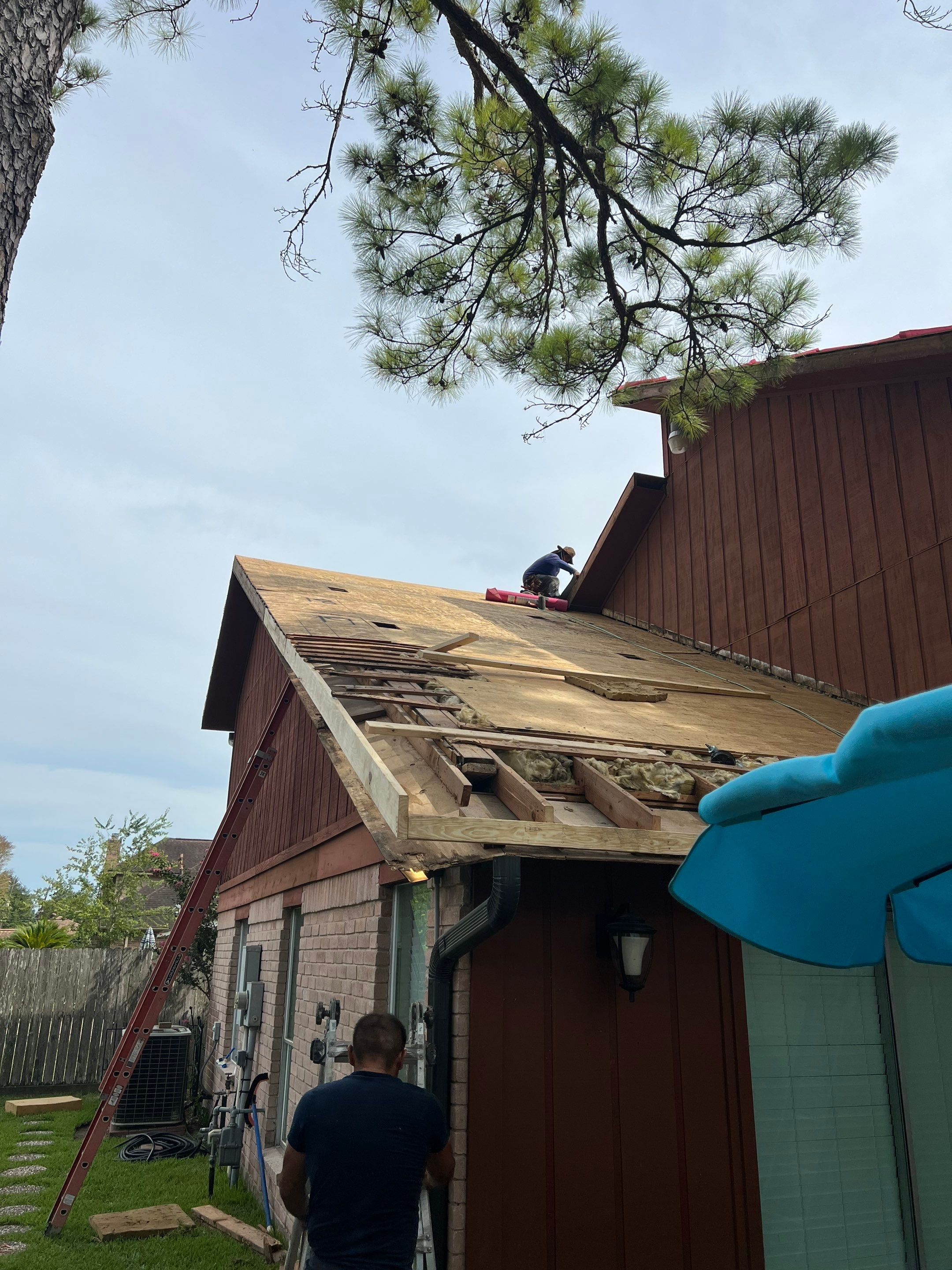 Residential Roofing Installation using Owen's Corning Duration (Lifetime) Shingles by Roof Repair Company