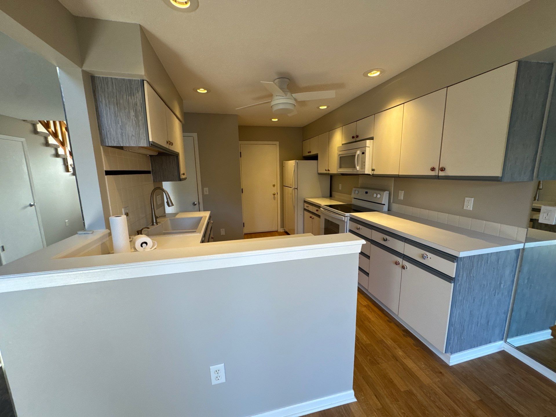 Condo Repaint Walls in Urbandale by Midwest Paint LLC