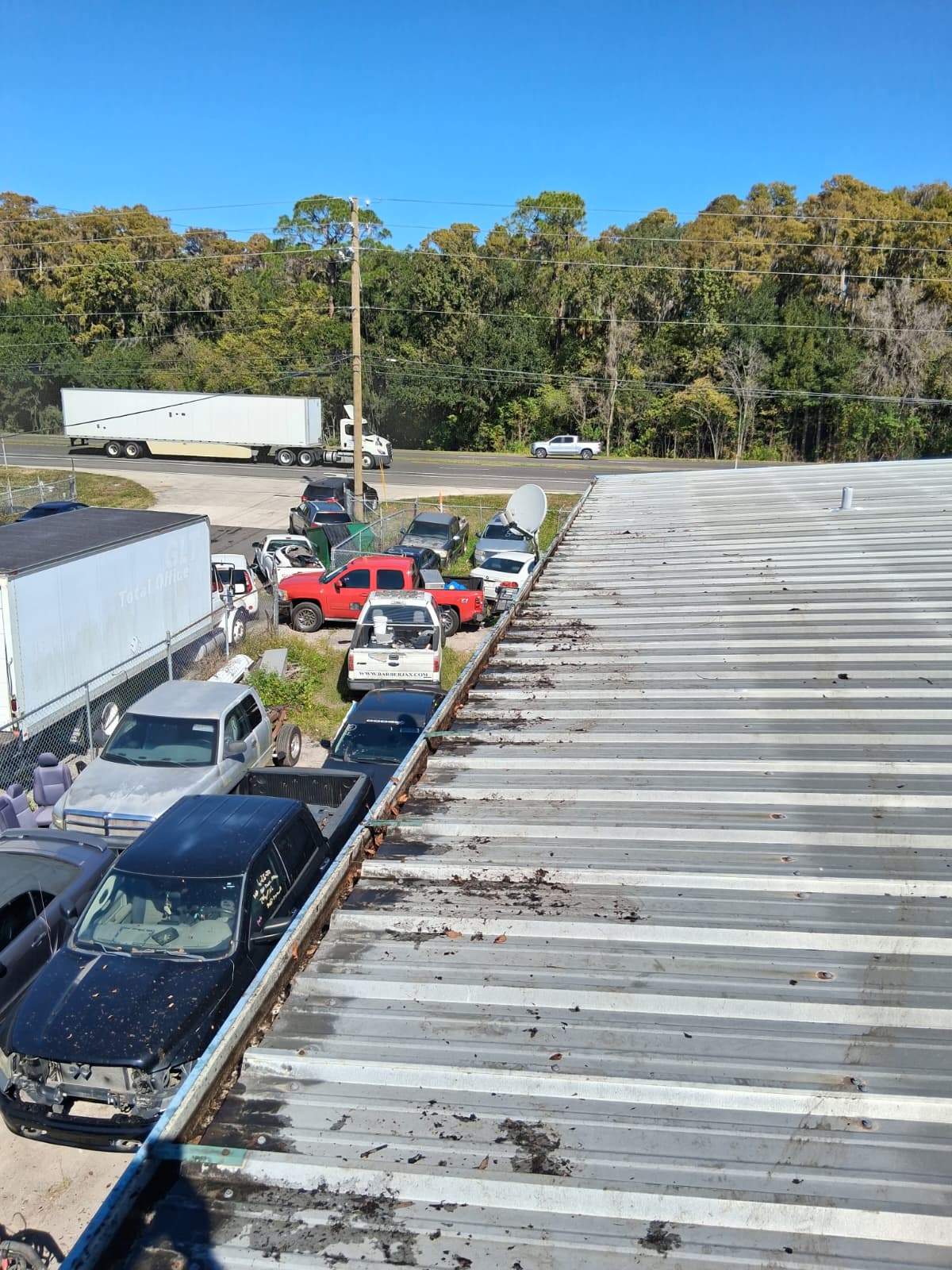 Clean Gutters and Seal Seams in Lakeland FL by Gutter Professors