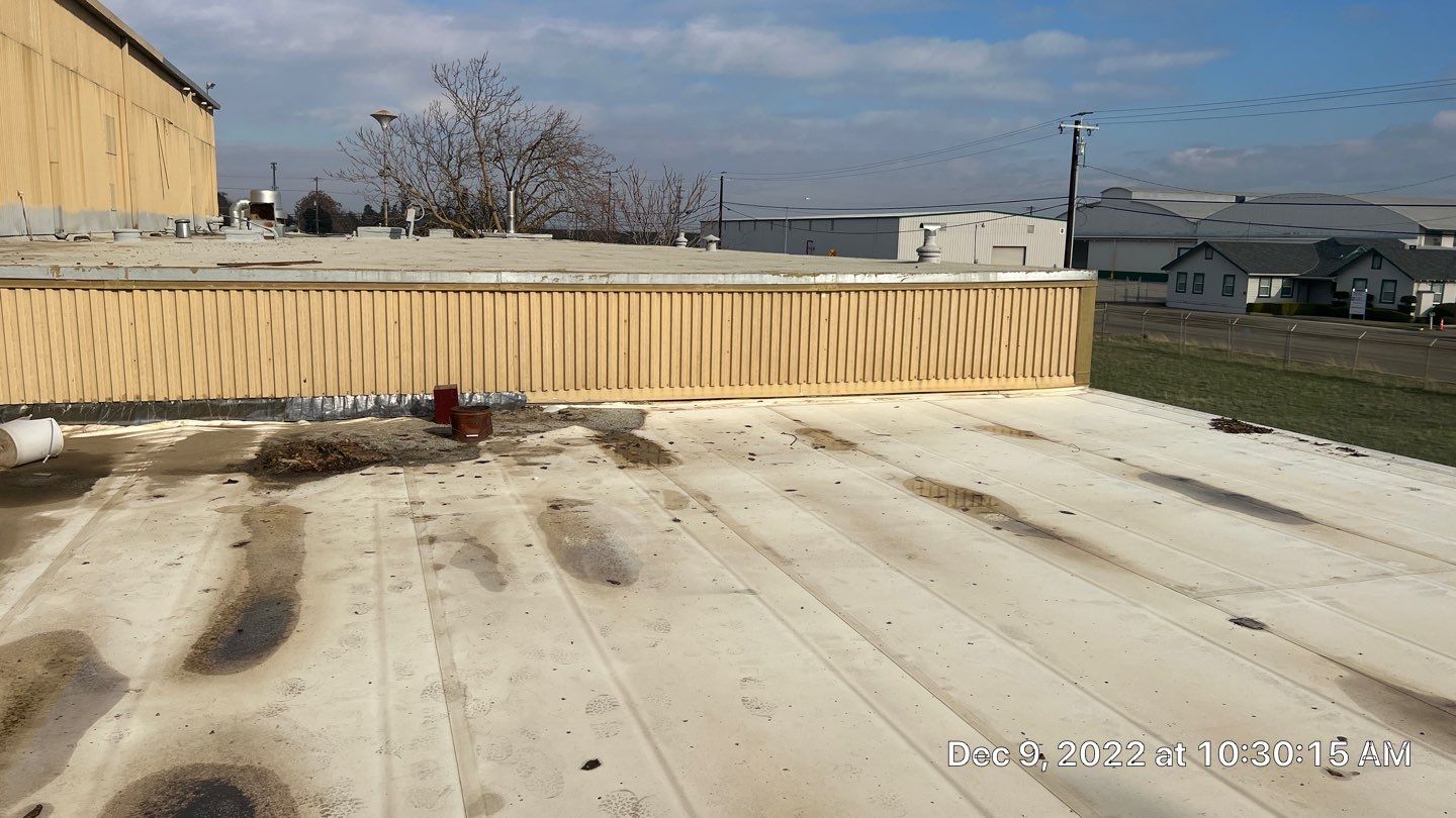 TPO single-ply roofing system using GAF by Straight Edge Roofing Inc