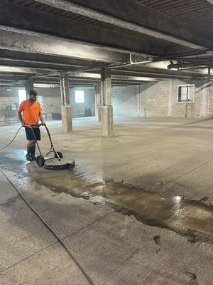Parking garage using Hot water