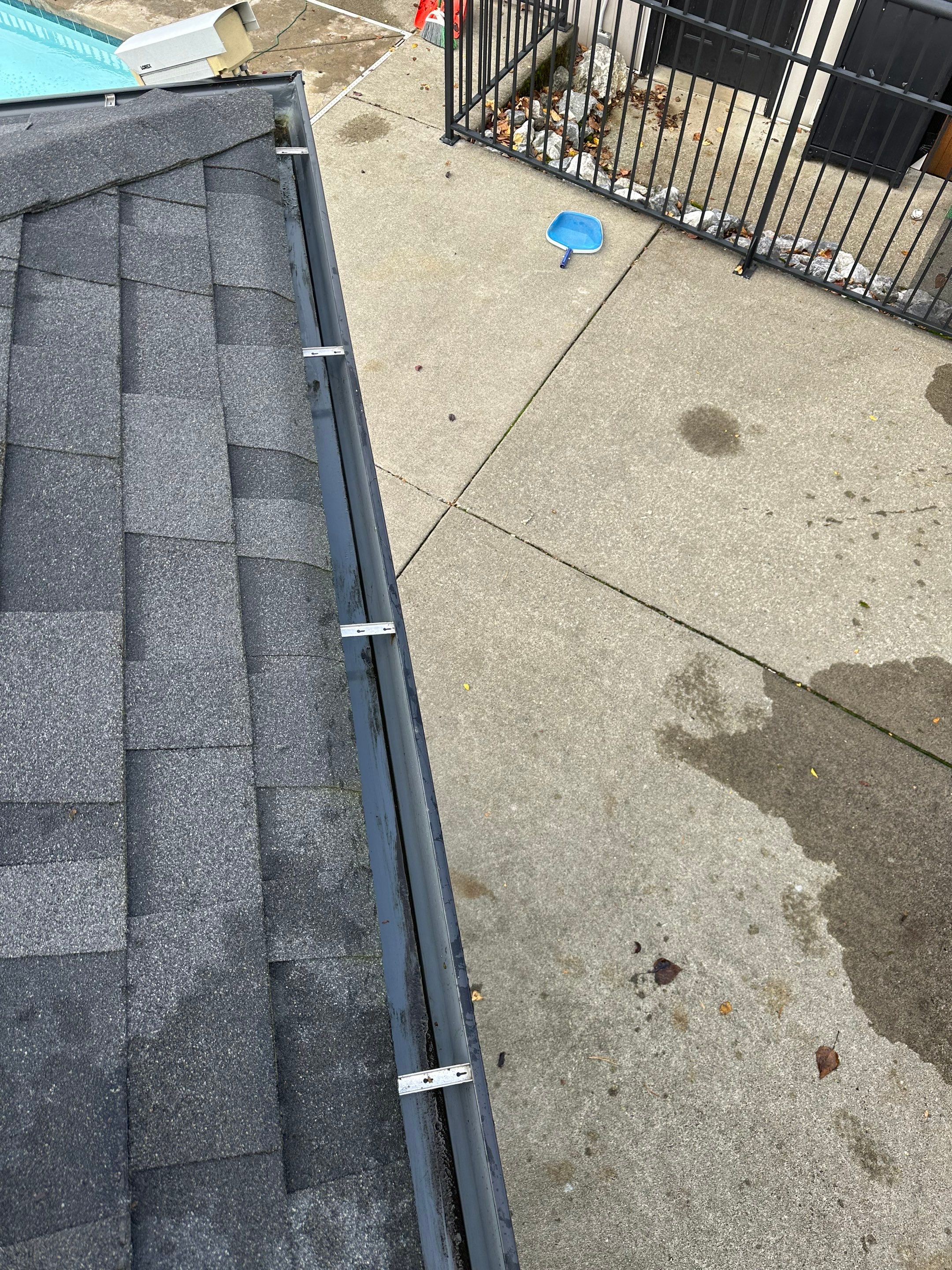 HOA gutter cleaning after photo.