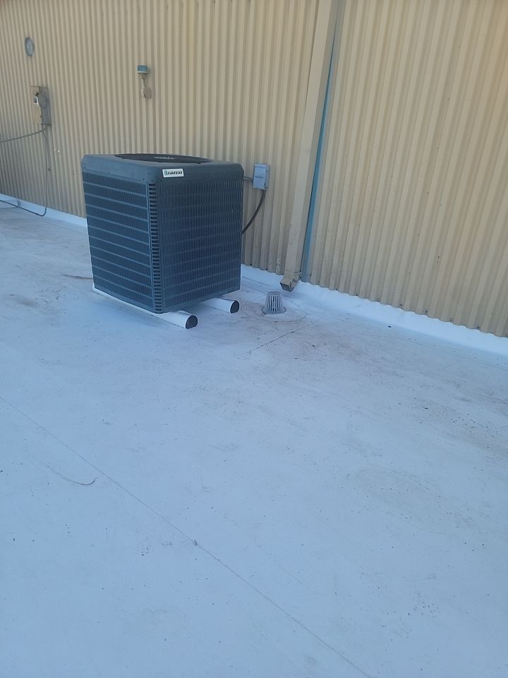TPO single-ply roofing system using GAF by Straight Edge Roofing Inc
