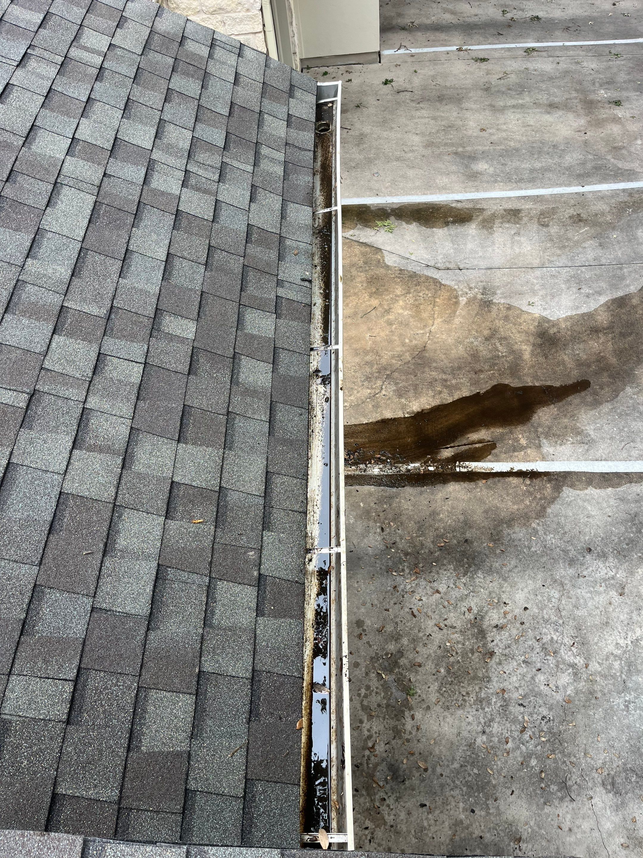 Commercial gutter cleaning Round Rock & Georgetown, TX	 after photo with clean gutters