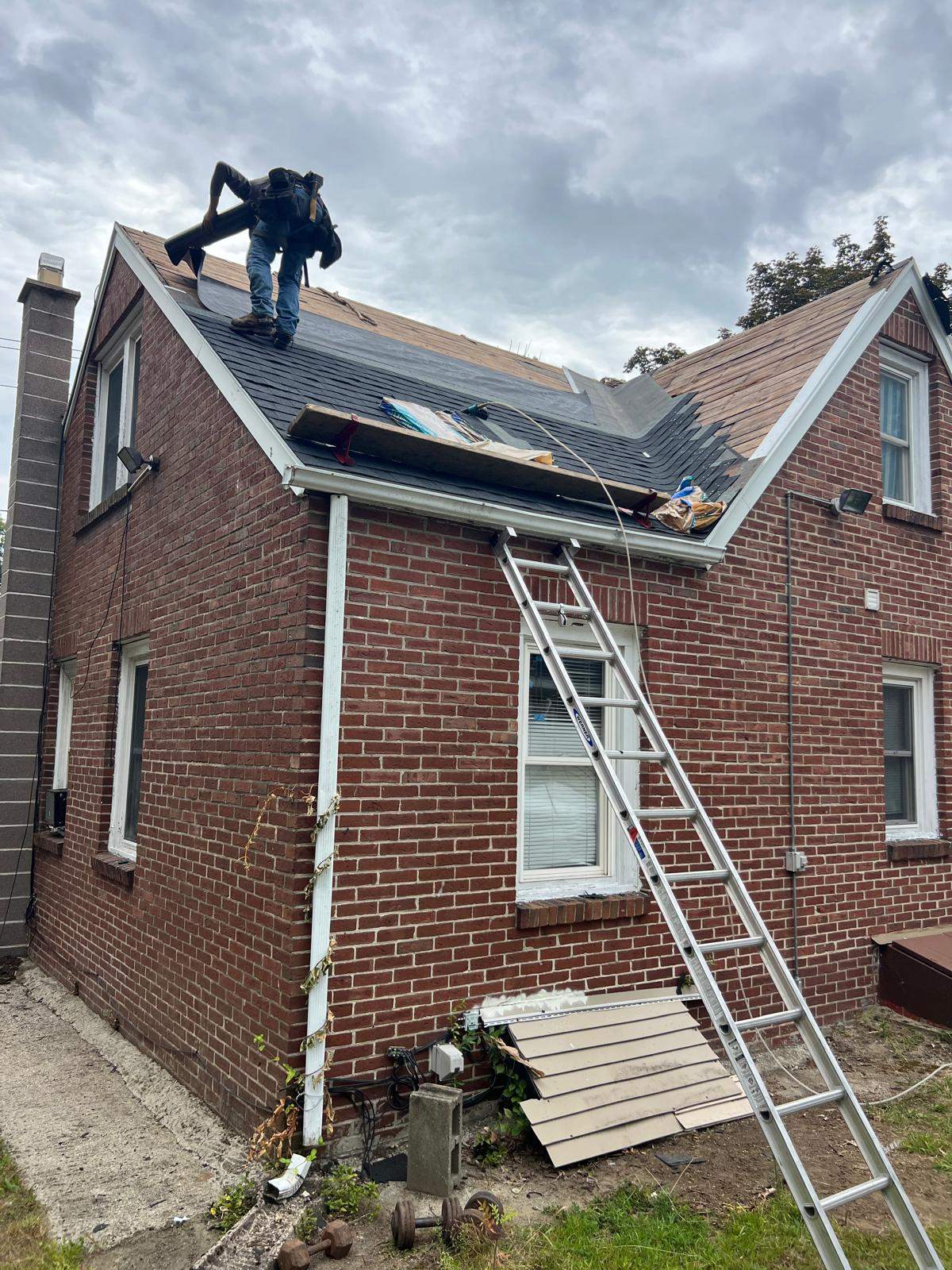 Full Roof Replacement – Owens Corning Duration, Onyx Black with Ridge Vent Upgrade by JOHNNYS PRO