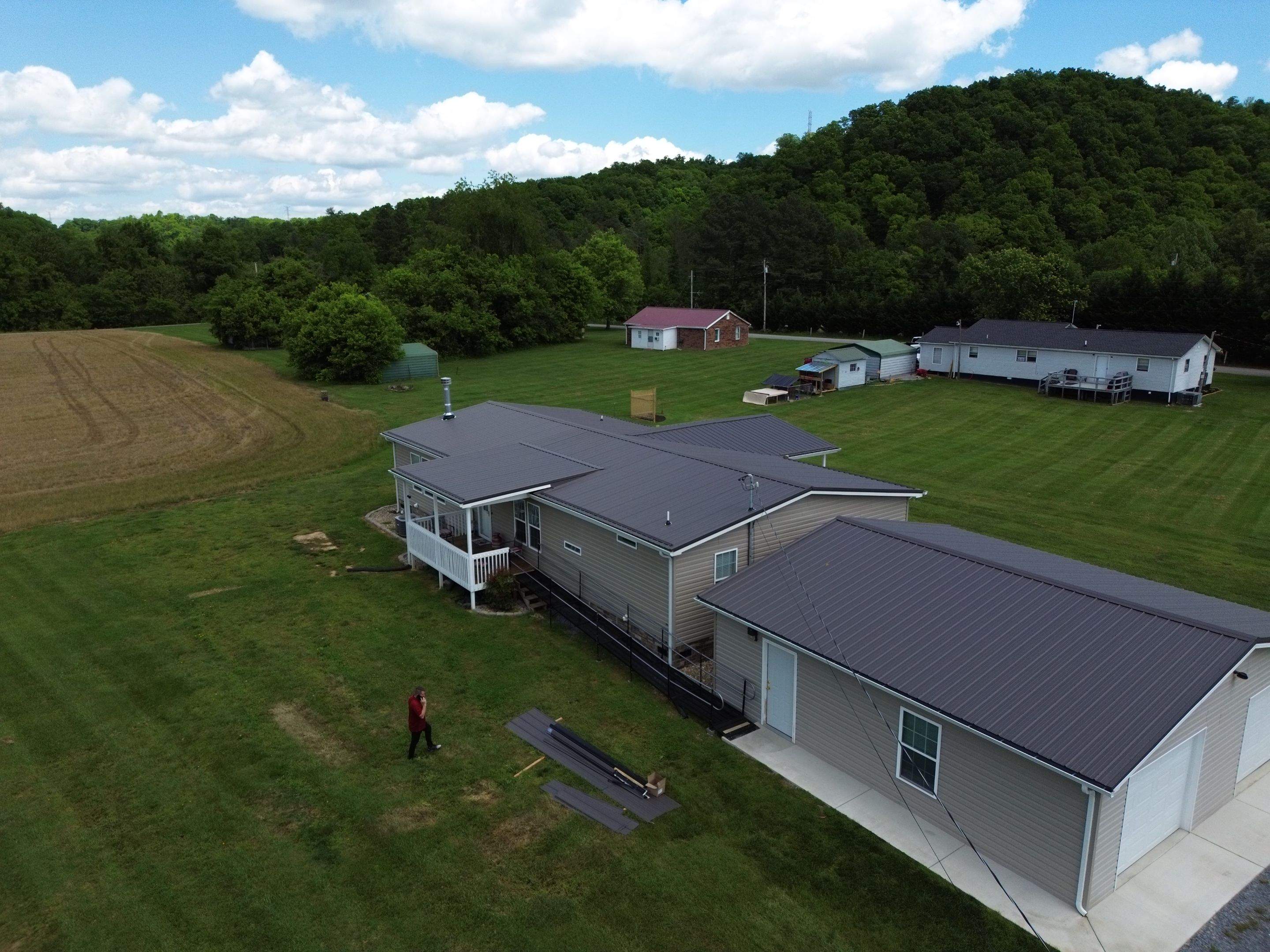 Miller Residence by Omnia Roofing