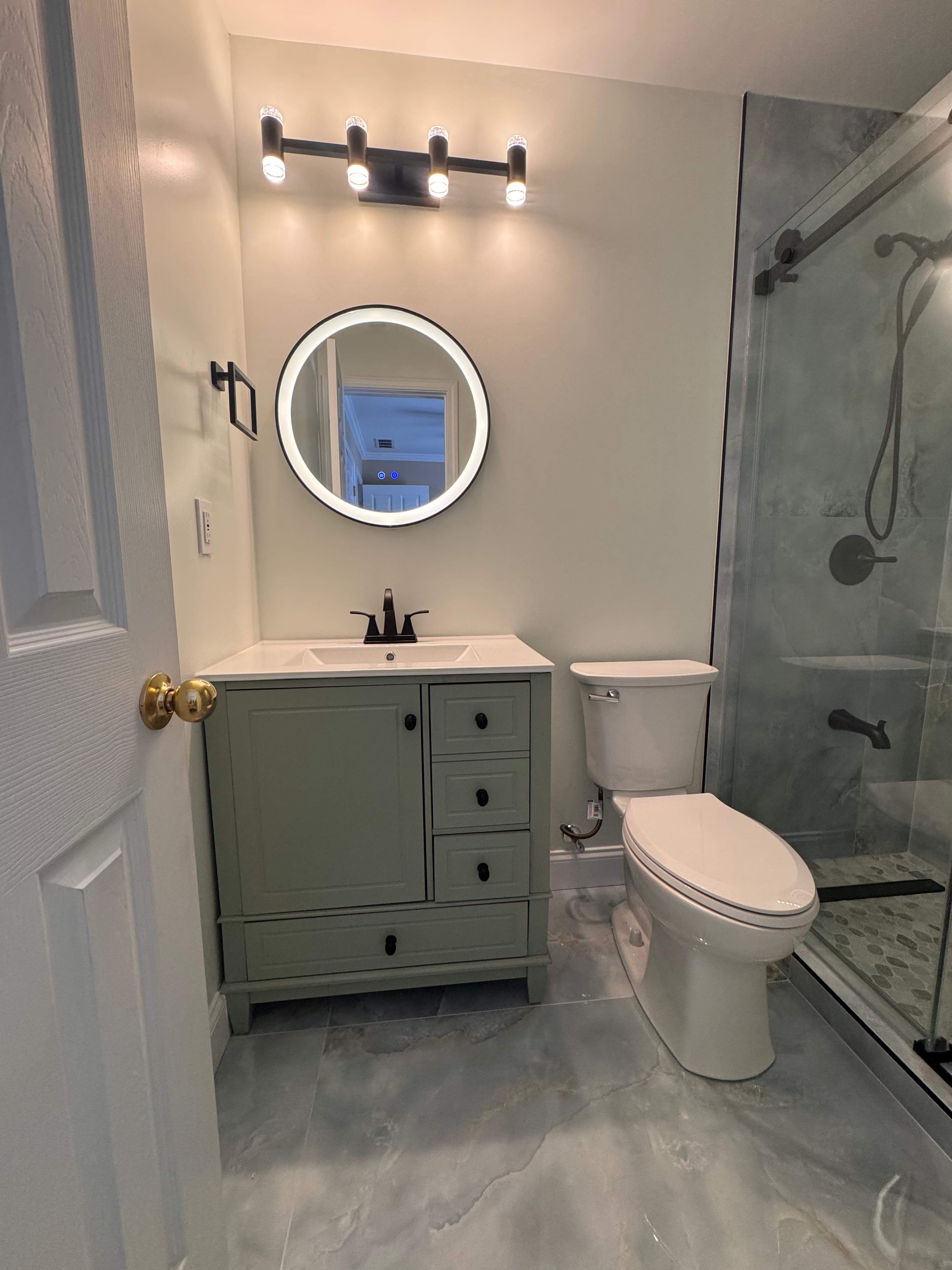 Guest bathroom renovation by Prudencio
