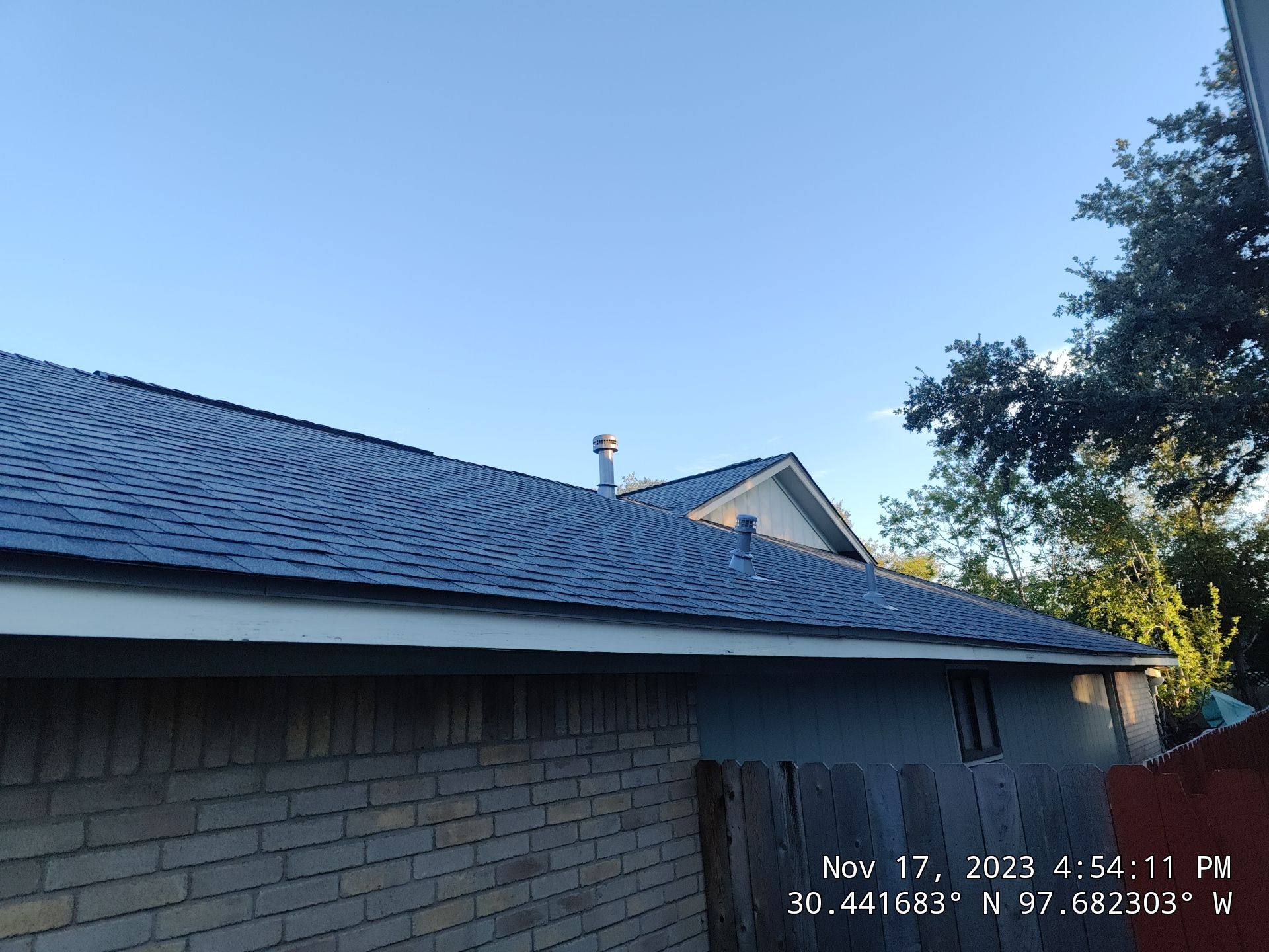 Residential Roofing Installation using Owens Corning Oakridge Estate Grey by DeZign Roofing & Exteriors