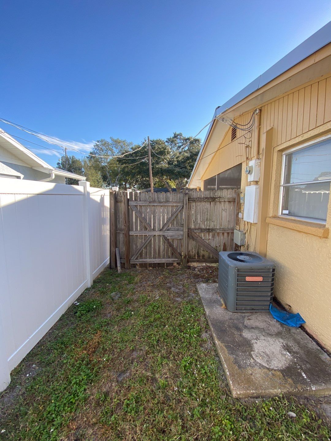Sarasota, FL 6 ft. Tall White Privacy Fence  by Asap fence and gates, LLC