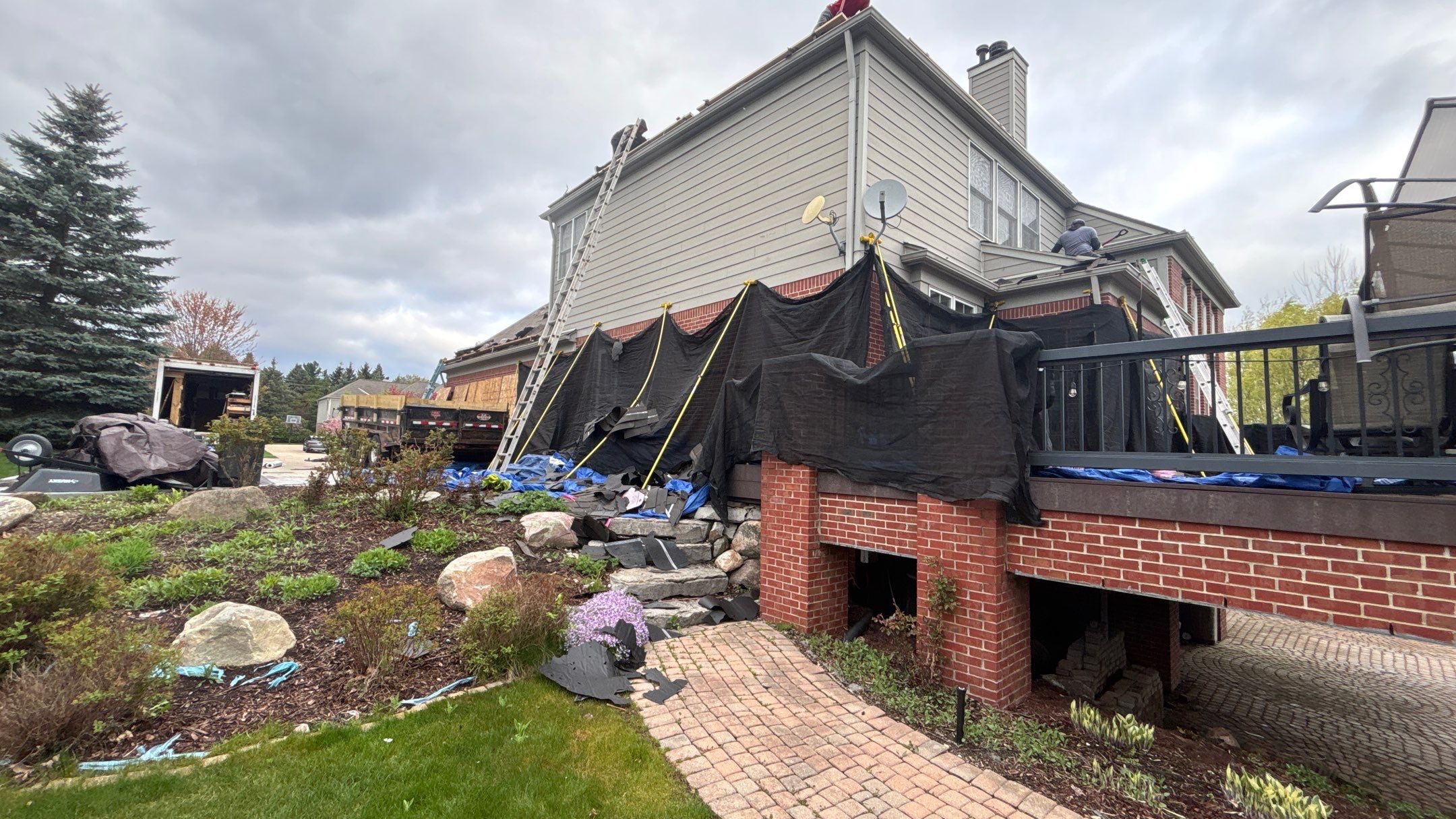 Roof Replacement using Owens Corning Onyx Black by 180 Contractors