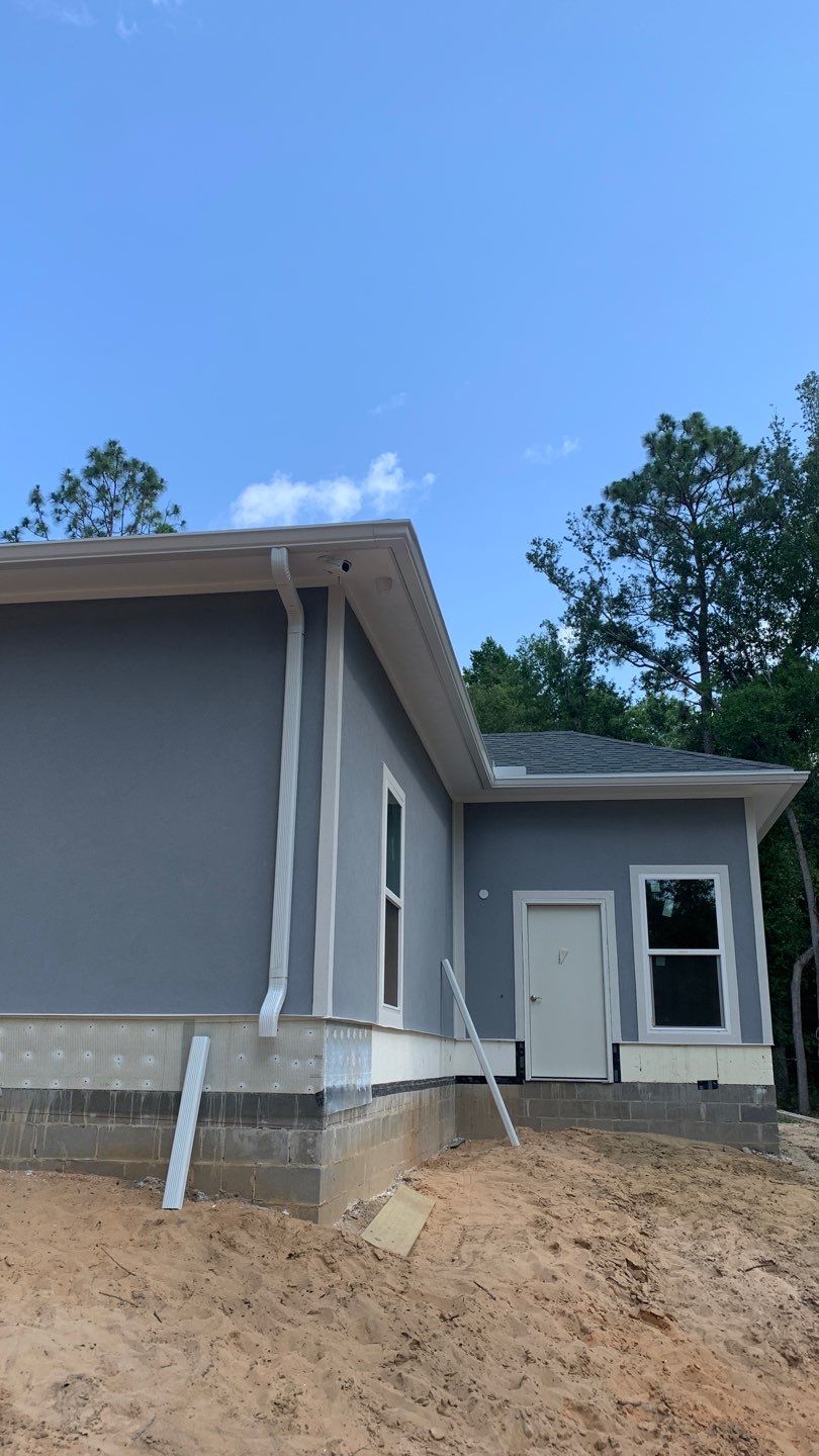 Seamless Aluminum Gutter Installation using 6 Inch Seamless Gutters in MIlton FL by Gutter Professors