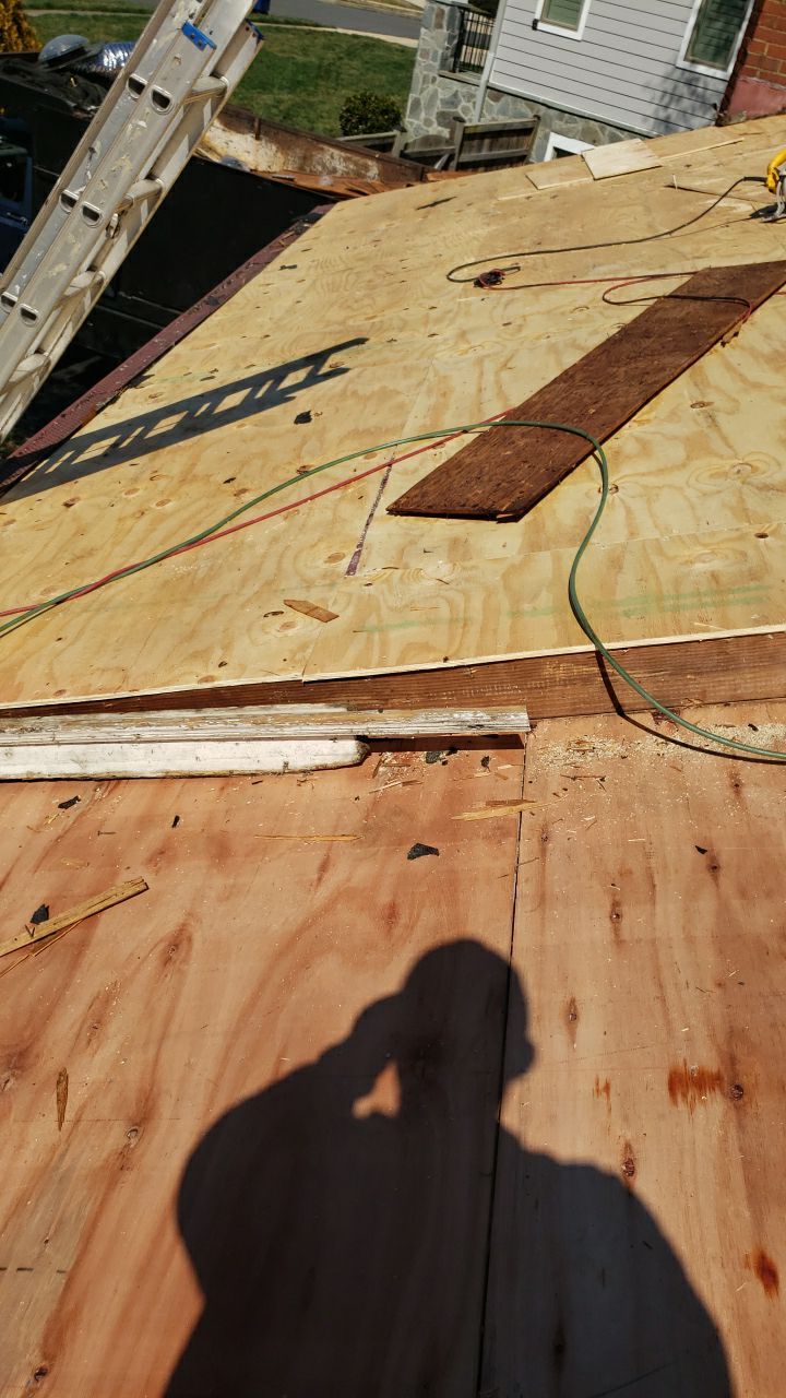 McLean: CertainTeed Landmark Designer Shingles in Charcoal Black by RM Banning, Inc.