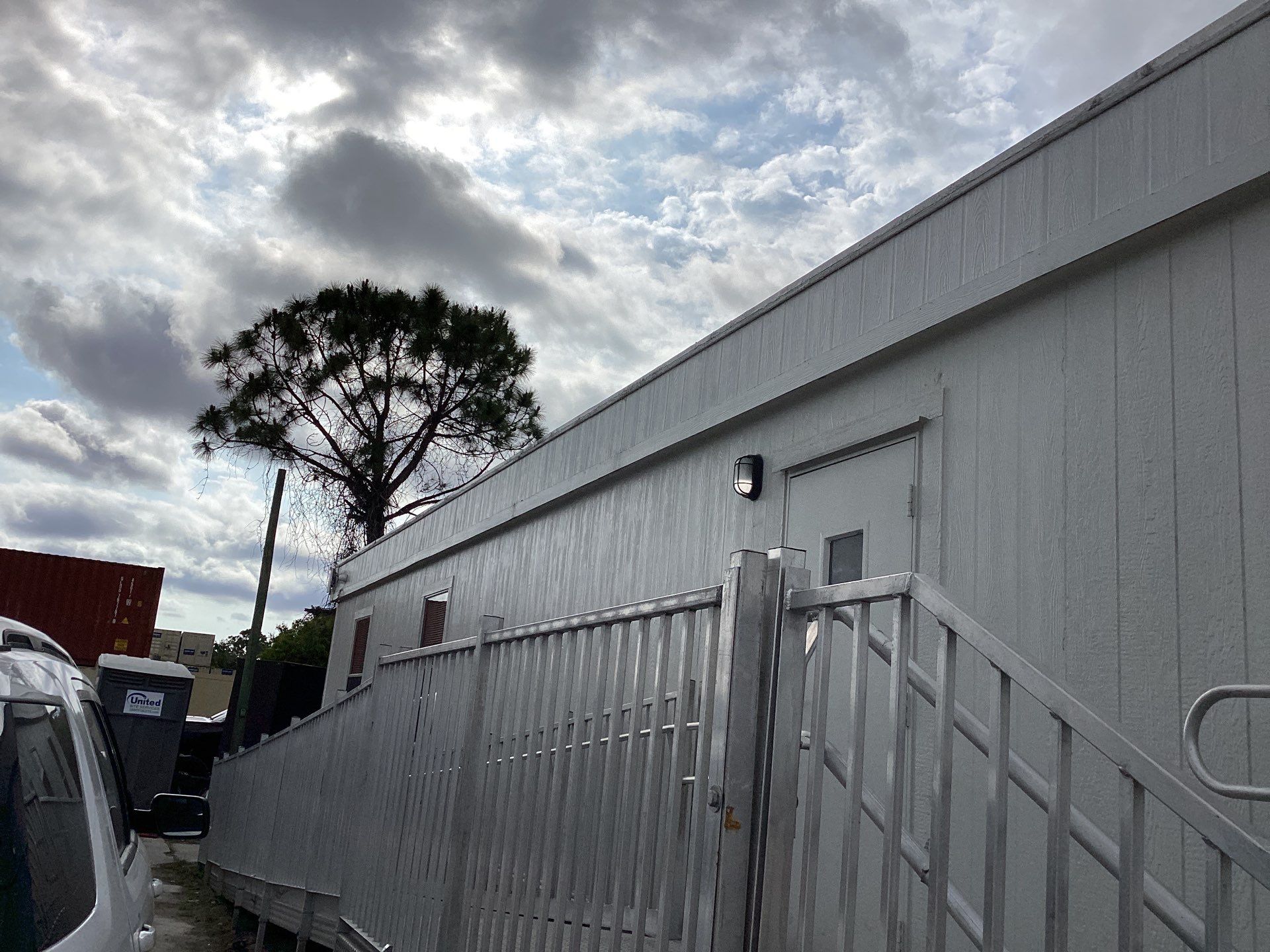 Commercial Gutters using Seamless Aluminum Gutters in Palmetto FL by Gutter Professors