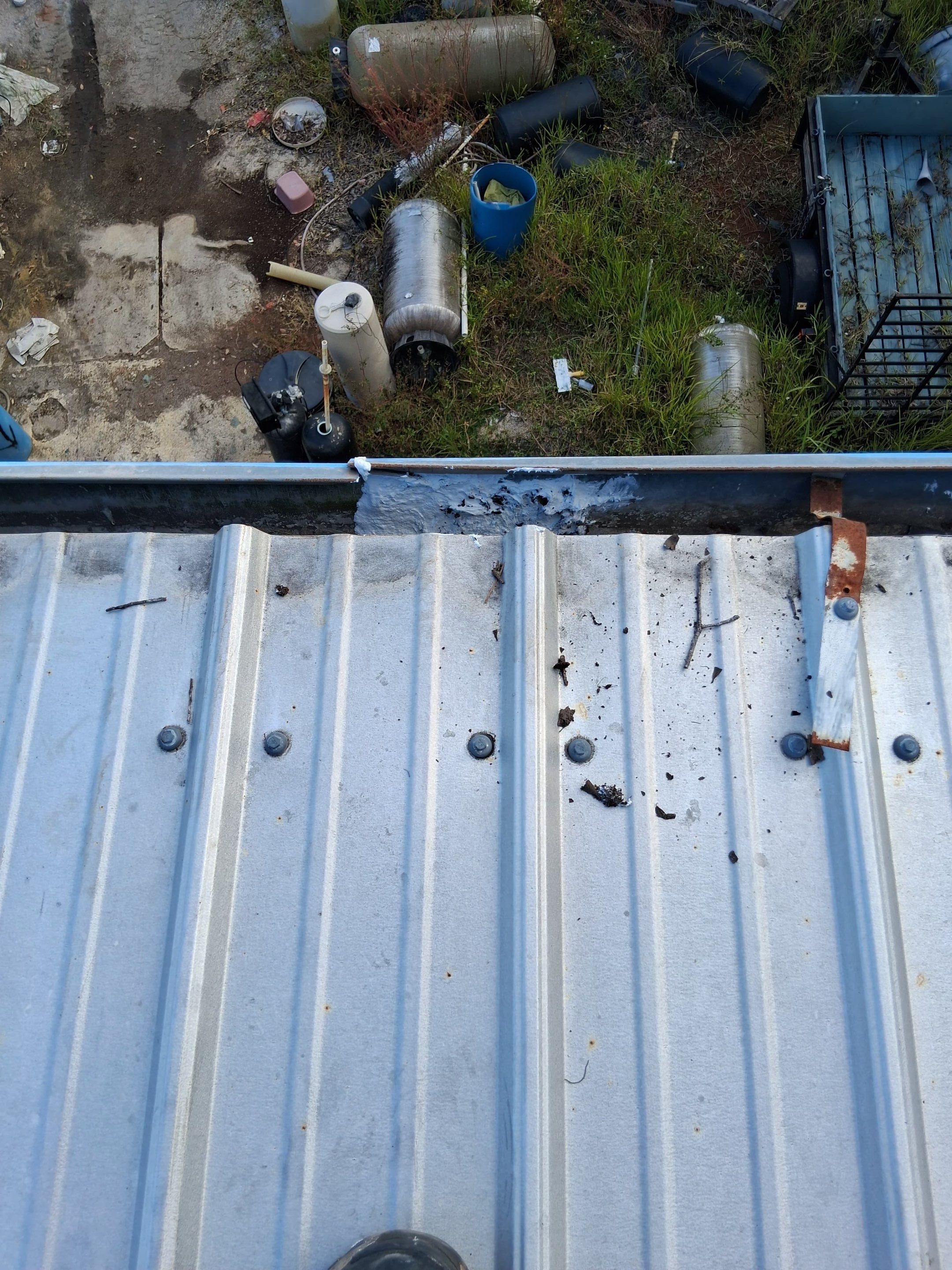 Clean Gutters and Seal Seams in Lakeland FL by Gutter Professors