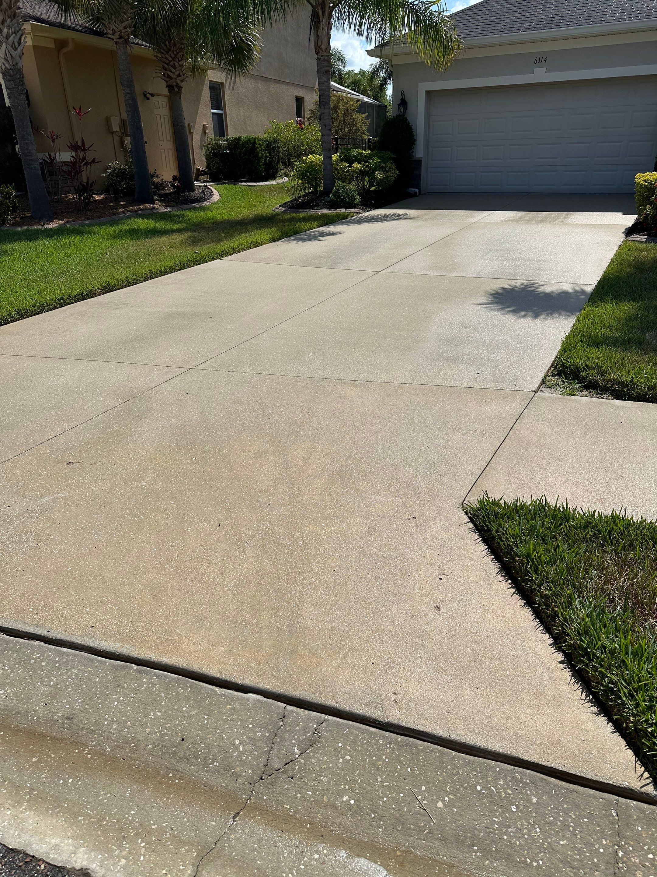 🚗 Concrete Driveway & Sidewalk Cleaning – Old Mill Preserve, Palmetto, FL by Sunshine AquaWash