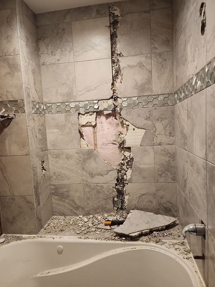 Bathtub replacements with new Onyx walls by The Shower Company