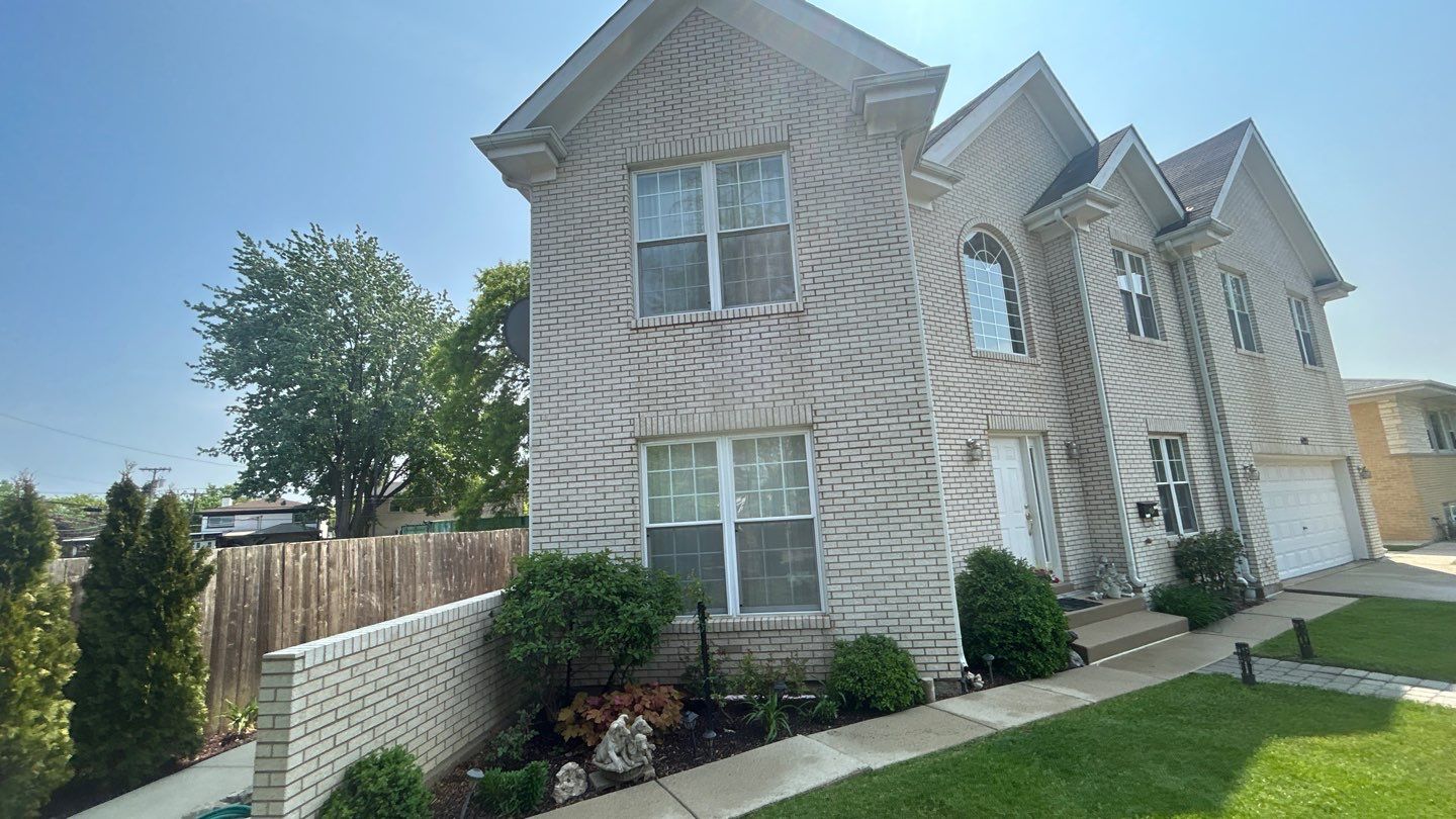Lincolnwood, IL house washing, and patios by Northern Power Washing LLC.