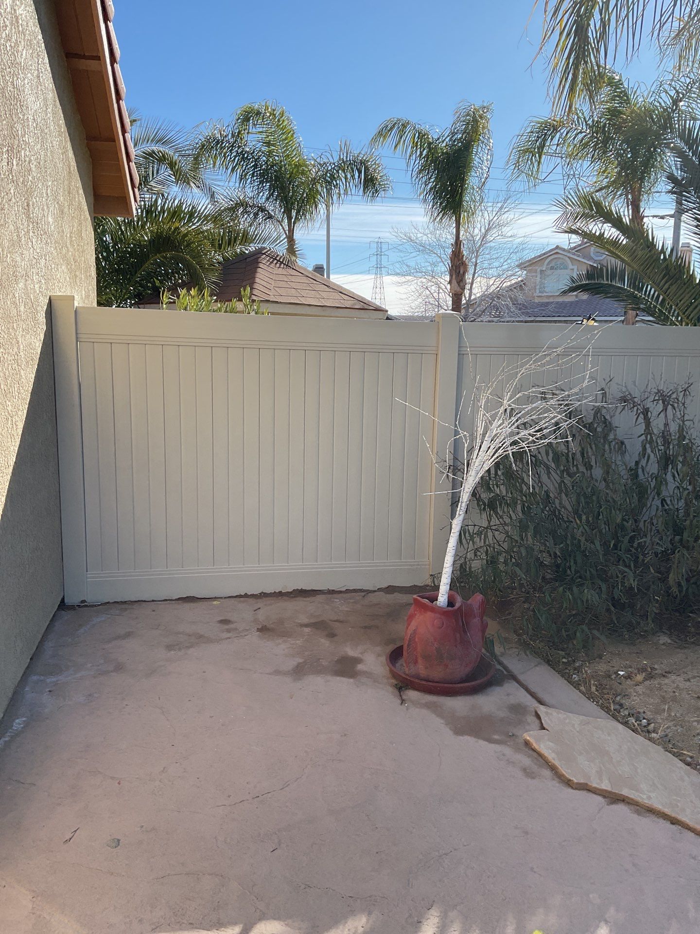 Beautiful vinyl fence installation by Fence Guys Inc.