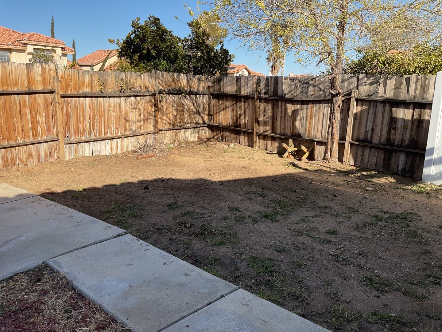 Fence installation using vinyl material by Fence Guys Inc. 