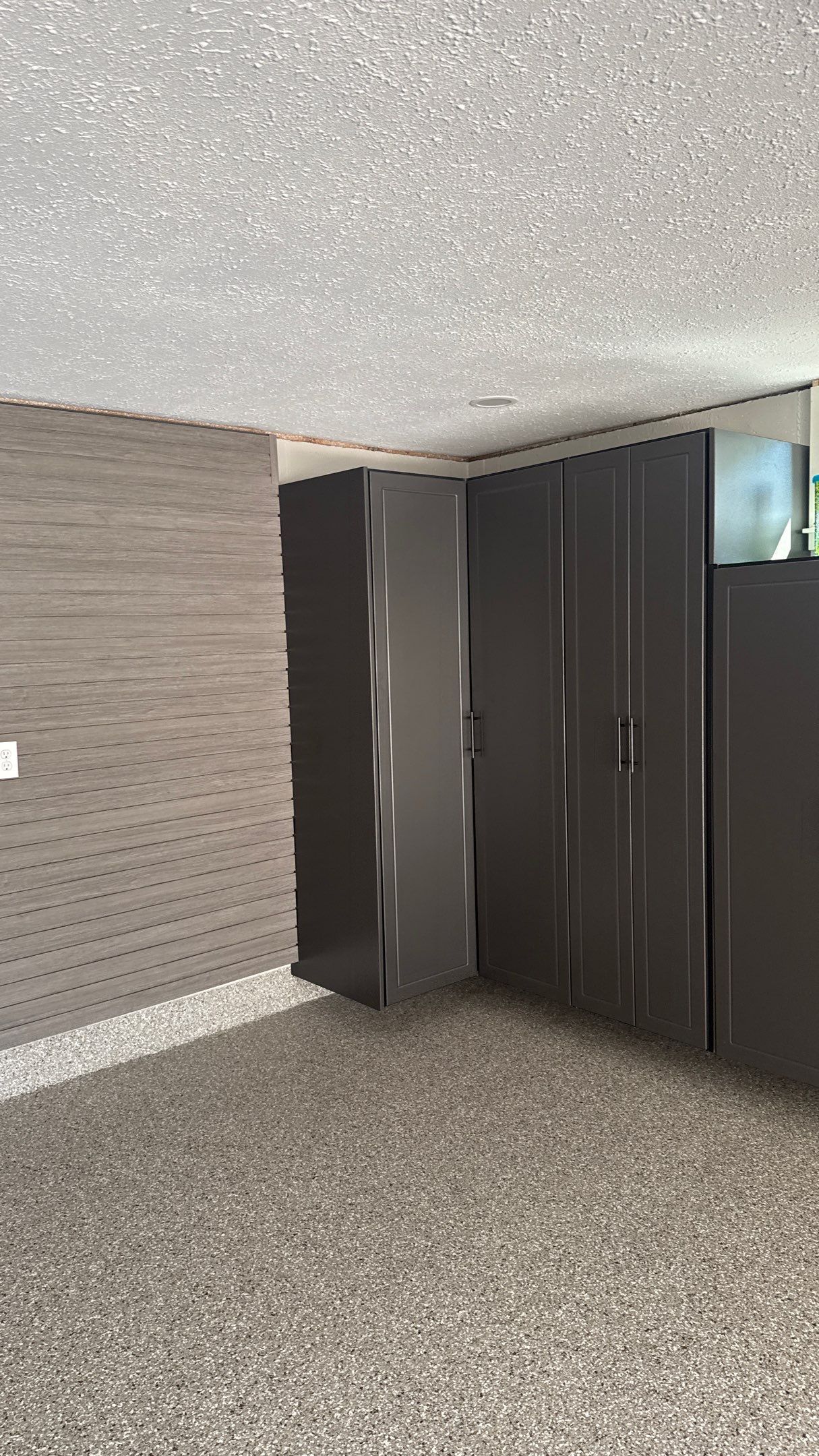 Wow Look Floor to Ceiling Slatwall by Banner Garage